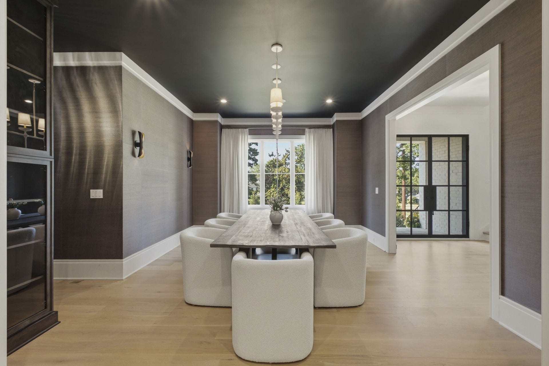 508 Davidson Road, Nashville, TN 37205 When you host holidays and dinner parties, this elegant formal dining room makes it feel extra special.