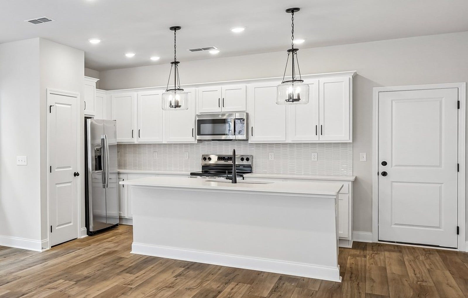 2718 Willowoak Trl, Murfreesboro, TN 37129 ***Home under construction - picture of previously completed townhouse to show layout***
The kitchen will include "Pebble-colored" cabinetry with soft-close doors, quartz countertops, and a stylish brick backsplash.
