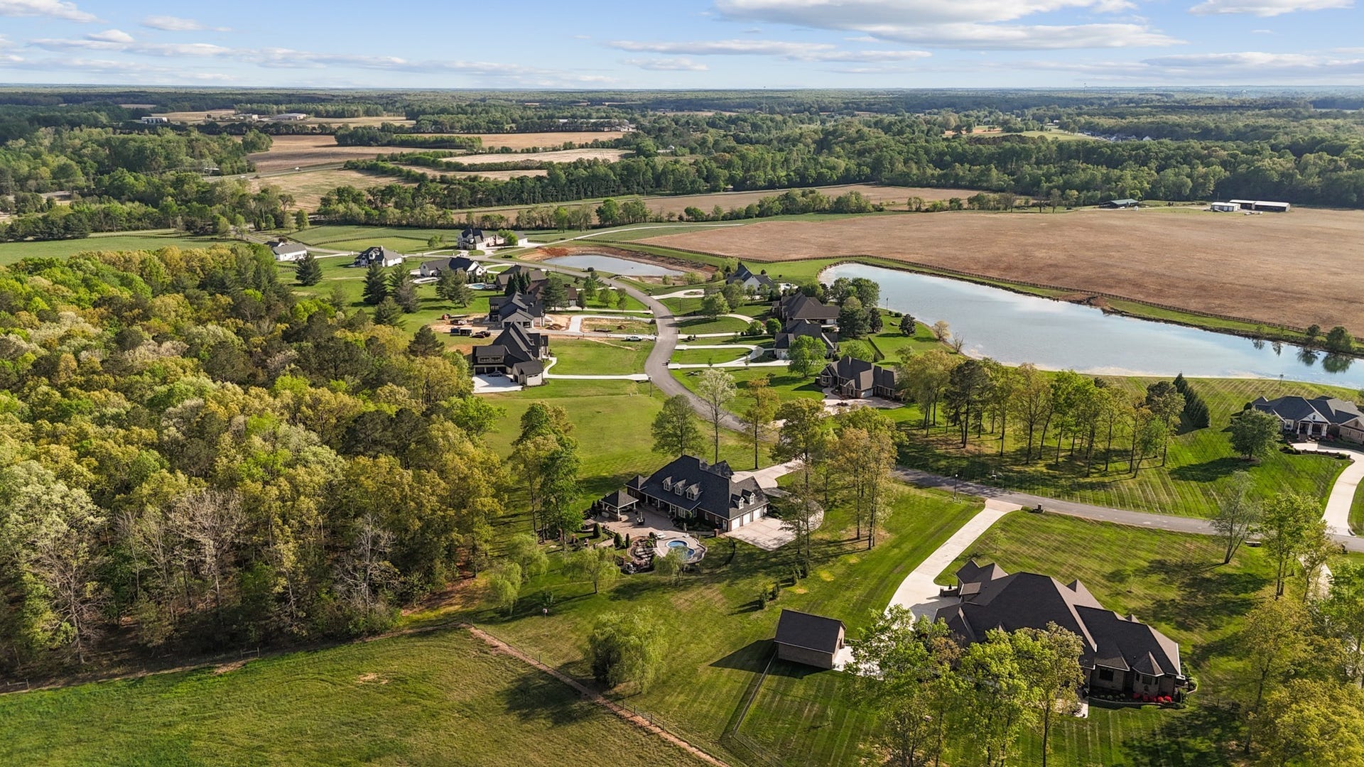 446 Waterford Dr, Manchester, TN 37355 446 Waterford Dr, Manchester, TN 37355