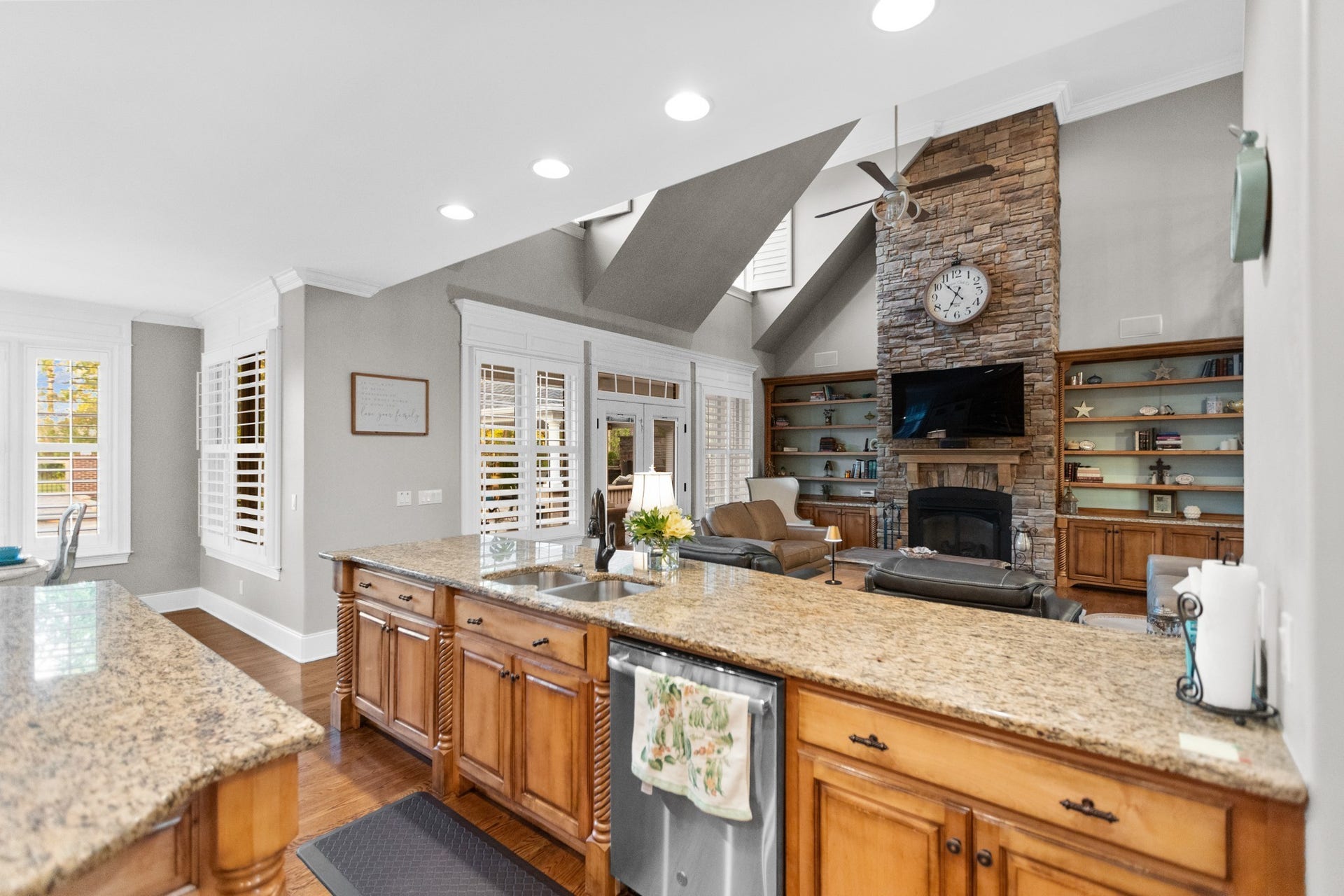446 Waterford Dr, Manchester, TN 37355 446 Waterford Dr, Manchester, TN 37355