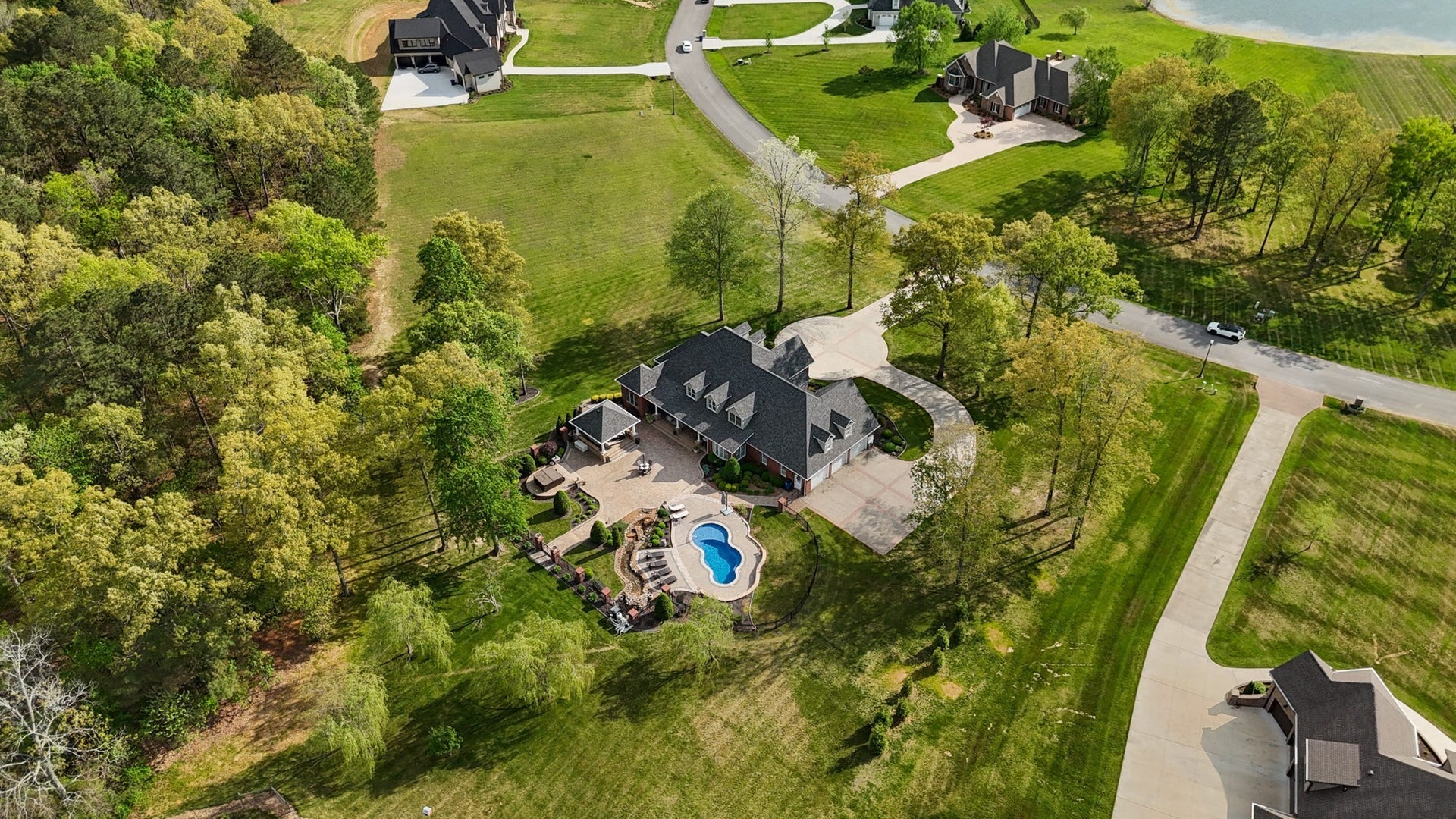 446 Waterford Dr, Manchester, TN 37355 446 Waterford Dr, Manchester, TN 37355