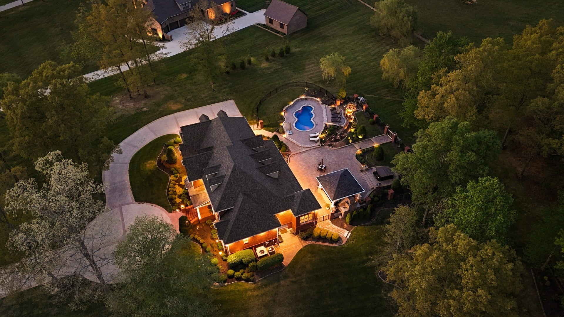 446 Waterford Dr, Manchester, TN 37355 446 Waterford Dr, Manchester, TN 37355