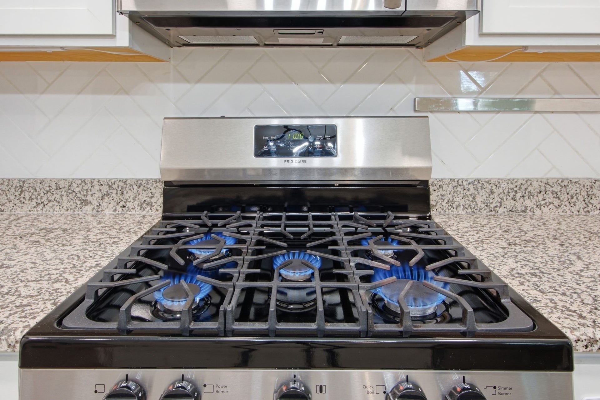 716 Prominence Rd, Columbia, TN 38401 Gas Stove
