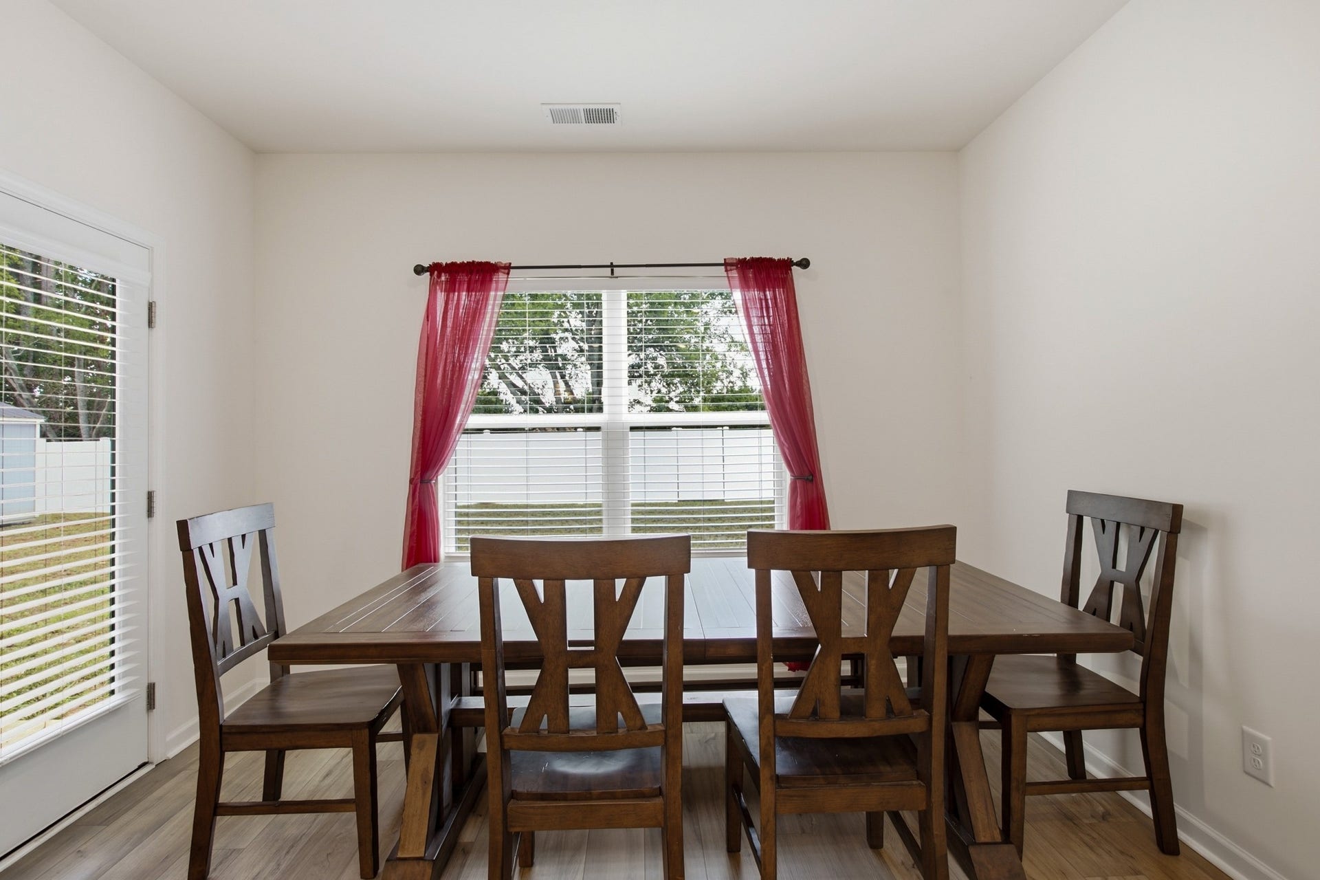 548 Nightengale Ridge Dr, Columbia, TN 38401