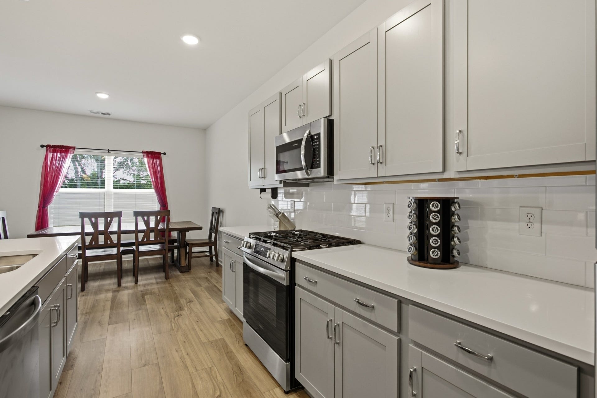 548 Nightengale Ridge Dr, Columbia, TN 38401
