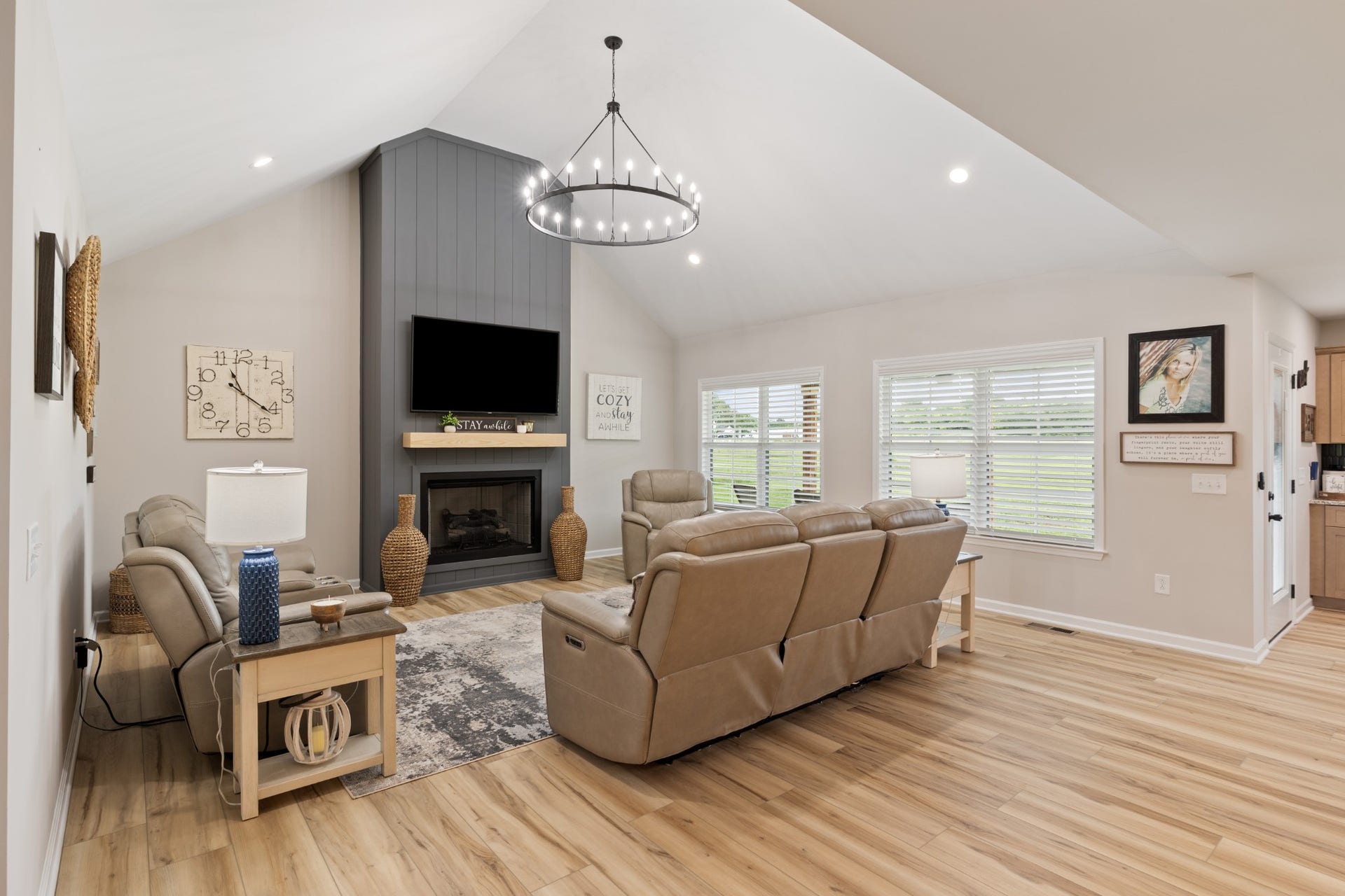 3793 Verona Caney Rd, Lewisburg, TN 37091 Well-designed LR with floor to ceiling FP with gas logs.
