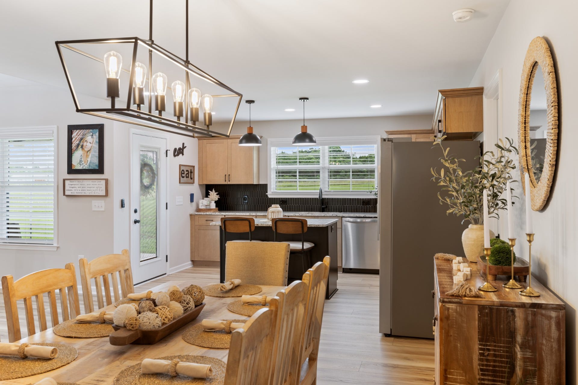 3793 Verona Caney Rd, Lewisburg, TN 37091 Good view of the Dining area and kitchen.