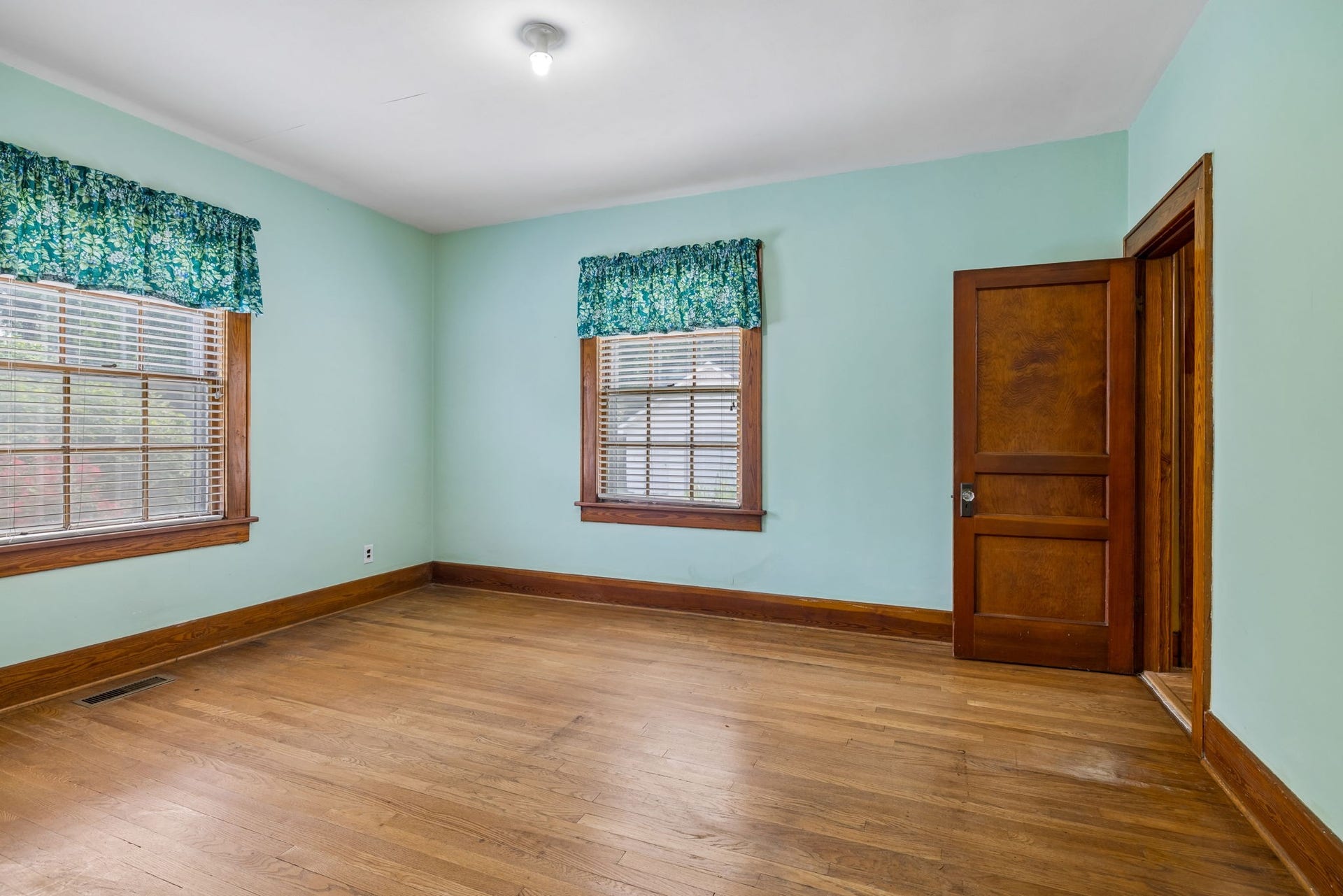 2116 Denham Ave, Columbia, TN 38401 2116 Denham Ave, Columbia, TN 38401