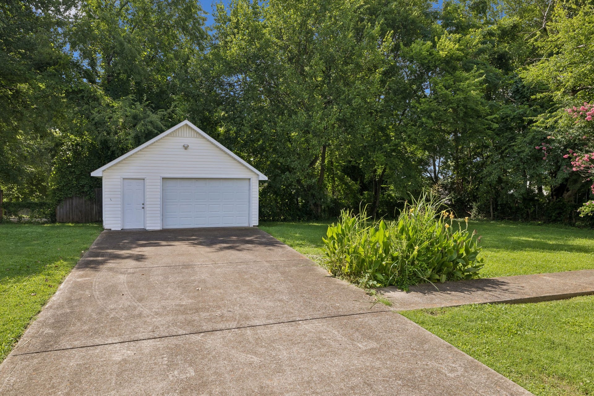 2116 Denham Ave, Columbia, TN 38401 2116 Denham Ave, Columbia, TN 38401