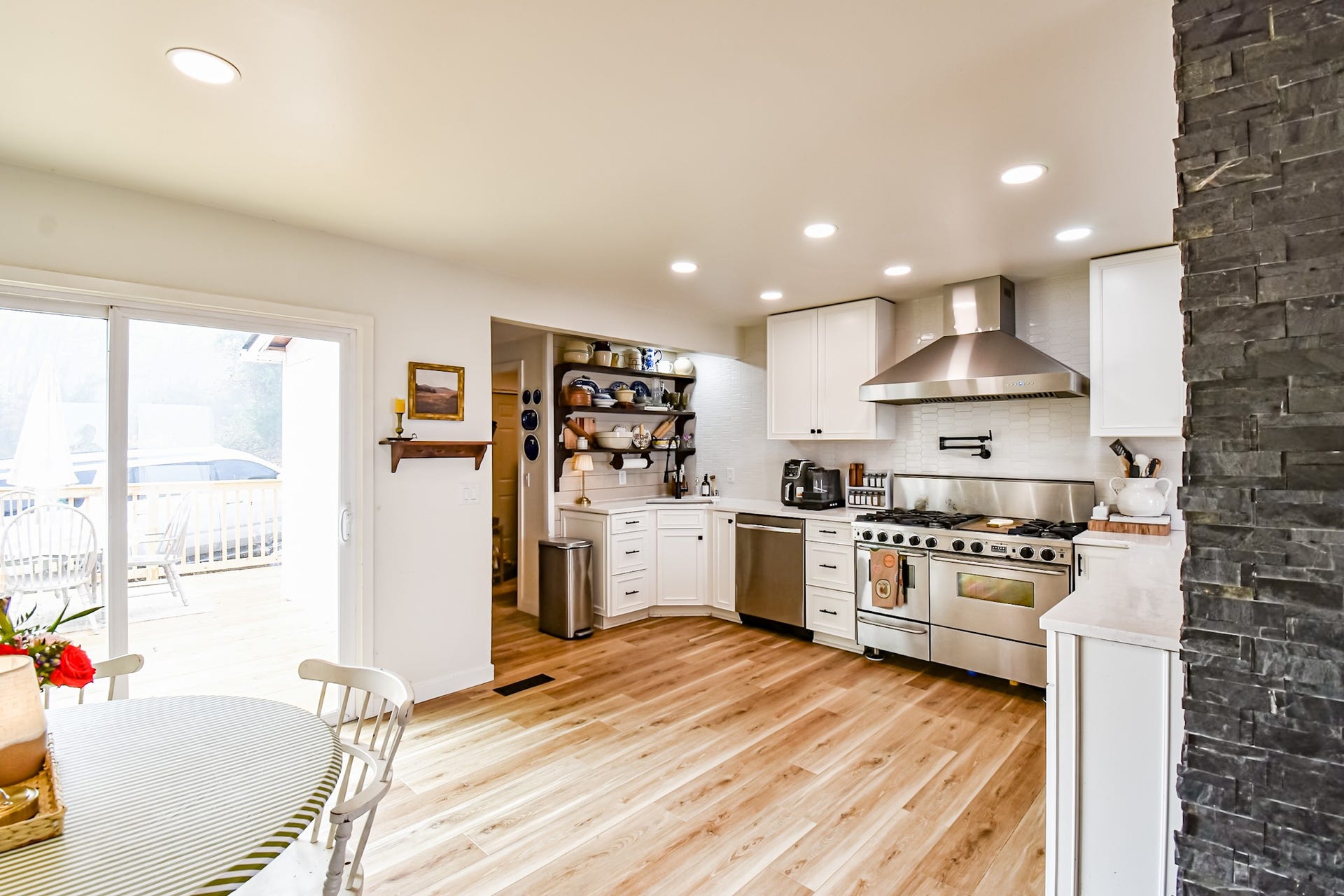 2100 Hill Station Rd, Columbia, TN 38401