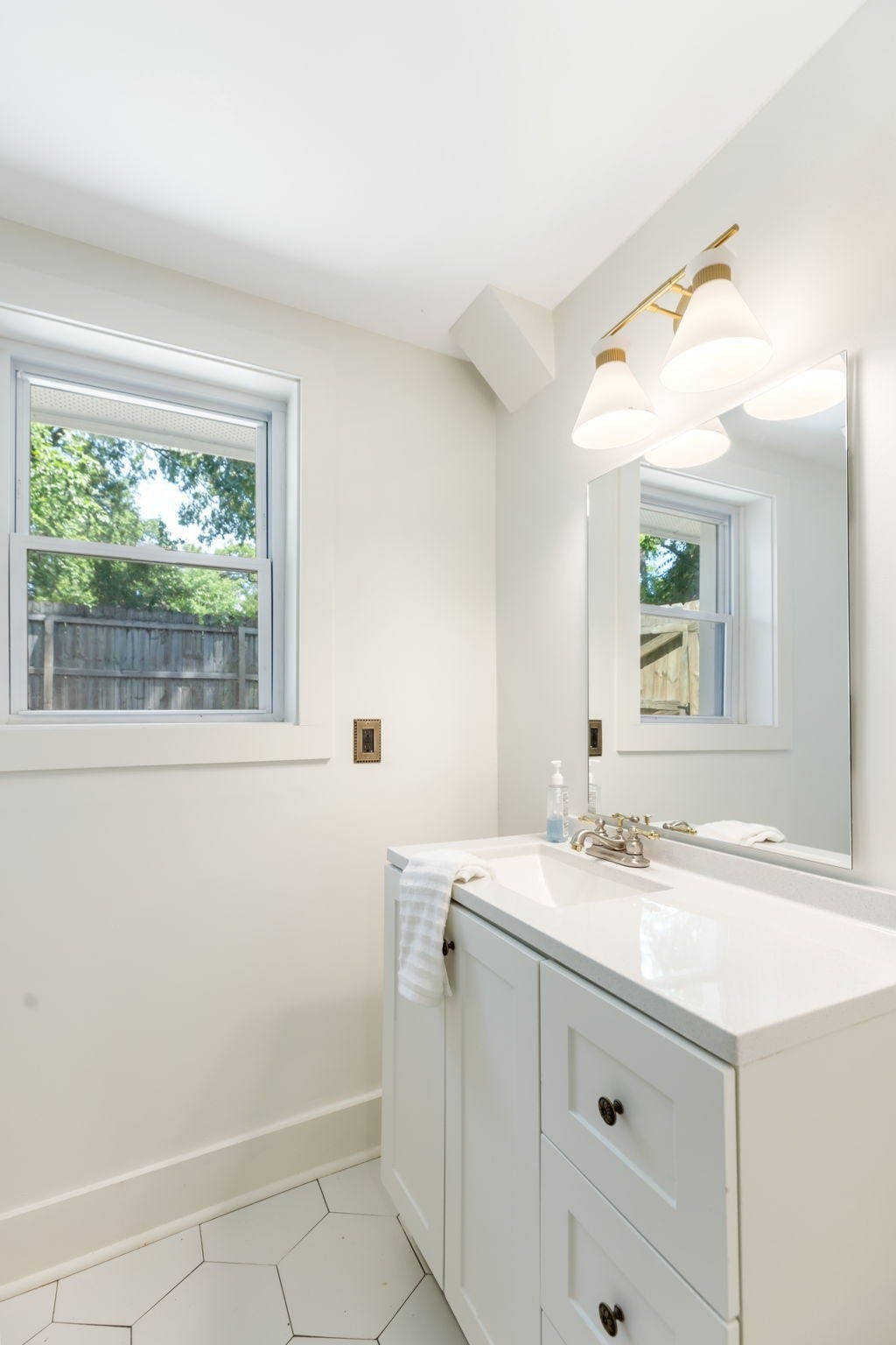 877 Carter St, Nashville, TN 37206 877 Carter St, Nashville, TN 37206