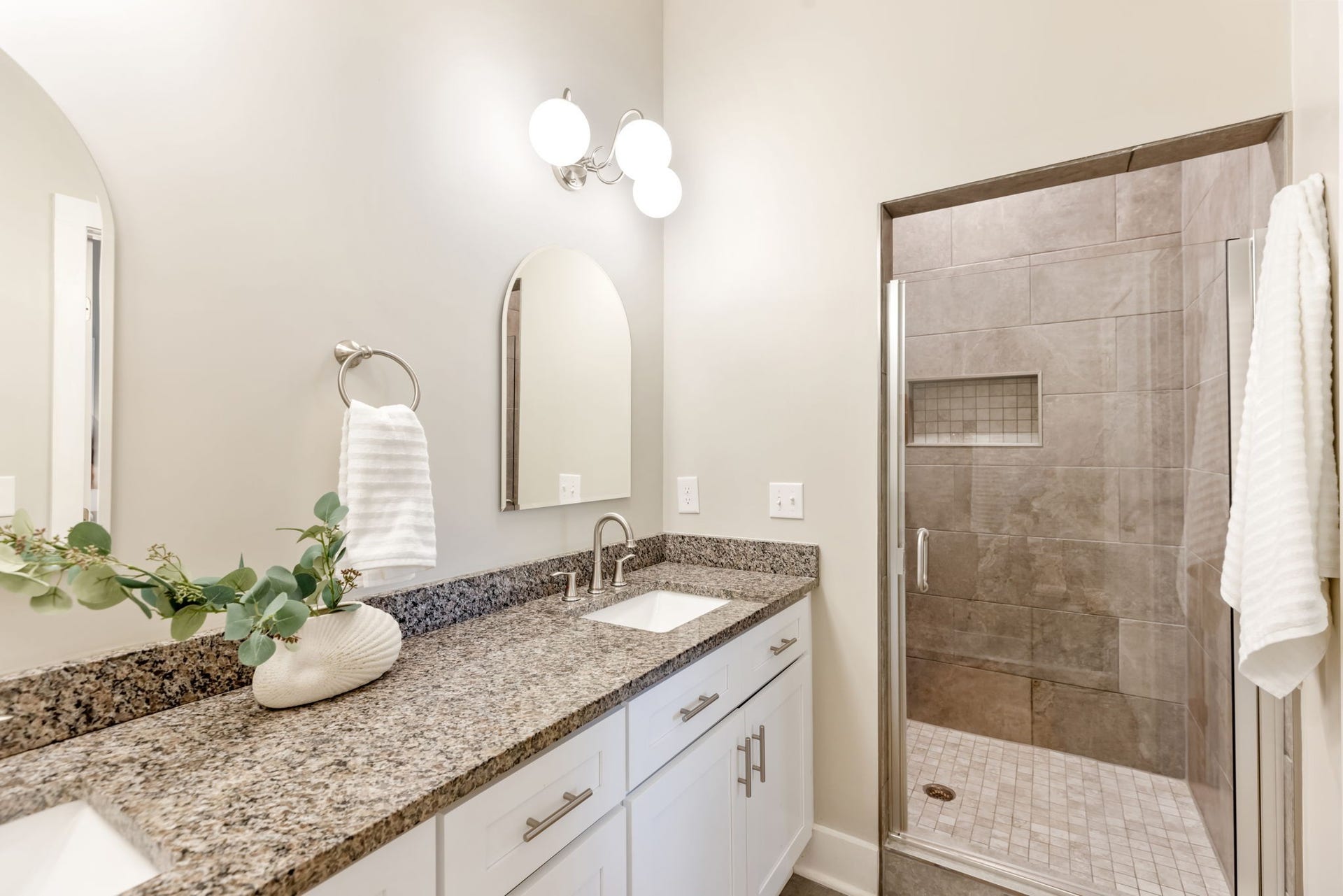 877 Carter St, Nashville, TN 37206 877 Carter St, Nashville, TN 37206