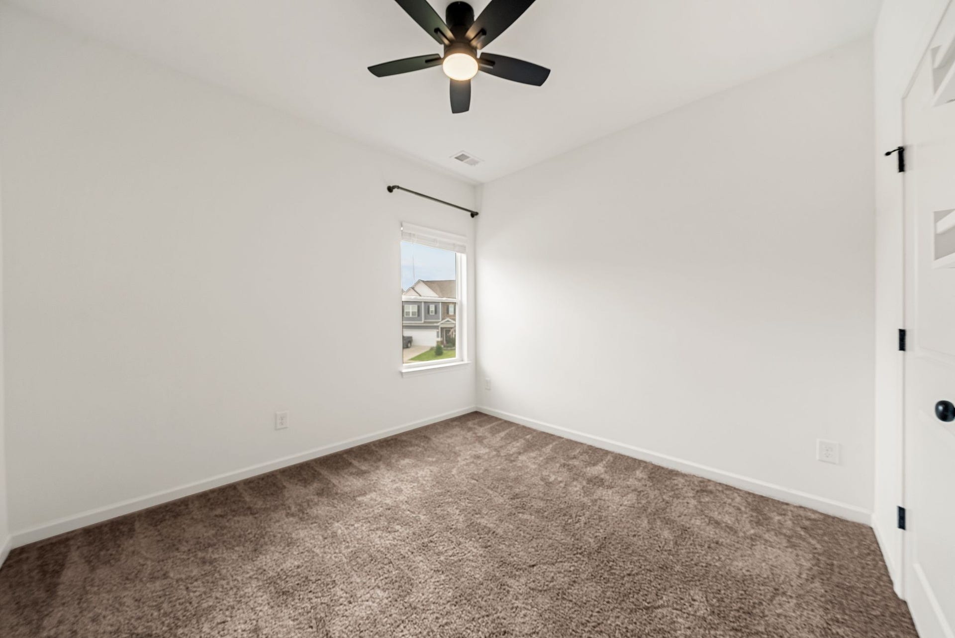 325 Geneva Ln, Columbia, TN 38401 325 Geneva Ln, Columbia, TN 38401