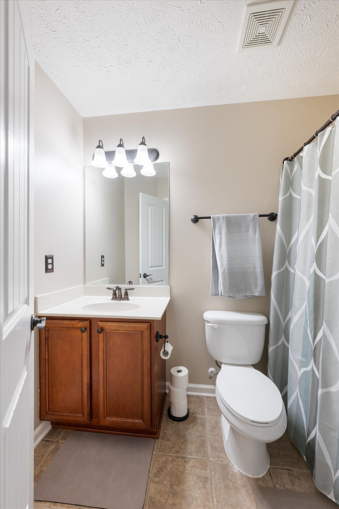 4115 War Emblem Ln, Murfreesboro, TN 37128 2nd Full Bath Upstairs