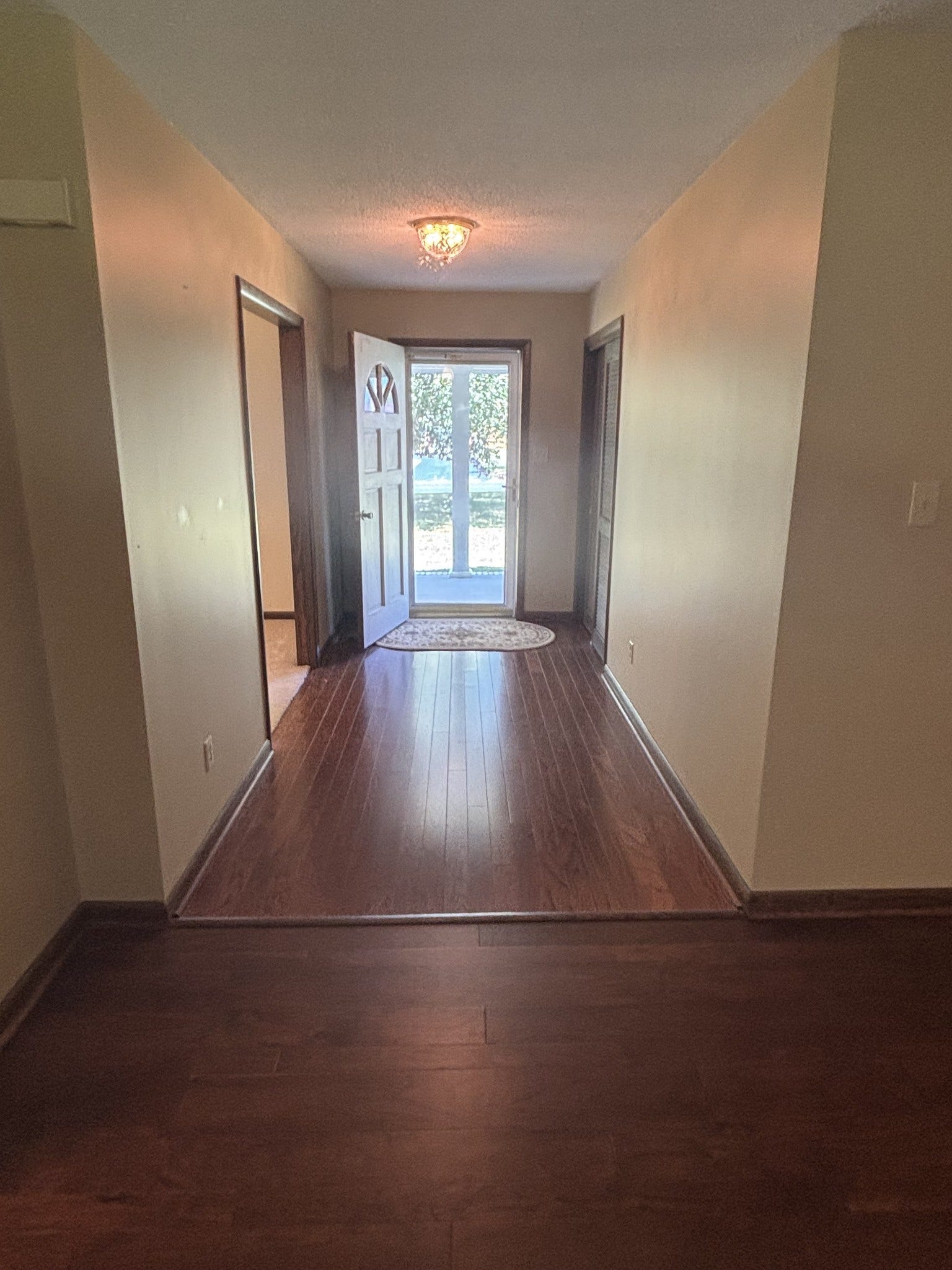 141 Doak Rd, Manchester, TN 37355 Inviting foyer welcomes you into this home.