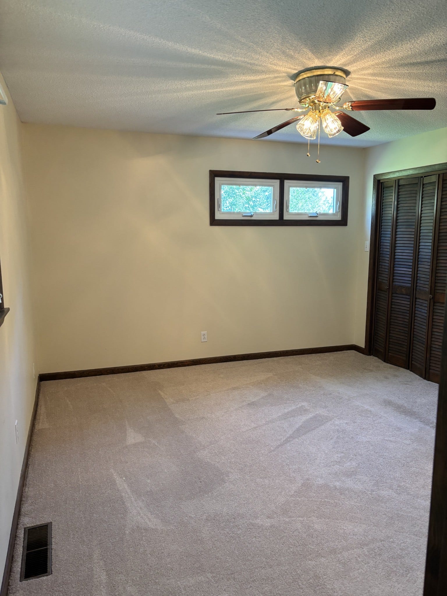 141 Doak Rd, Manchester, TN 37355 Primary Bedroom with private bath and two oversized closets.