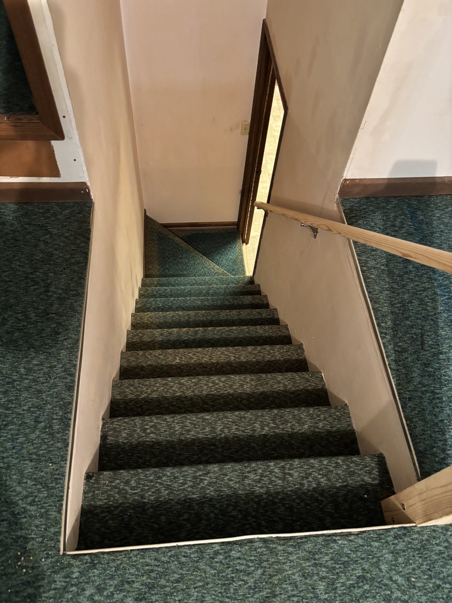 141 Doak Rd, Manchester, TN 37355 Stairs to Bonus Room and lots of out of sight storage!
