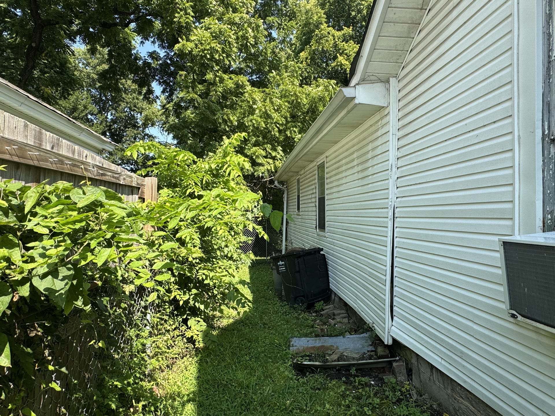 1831 S Main St, Columbia, TN 38401 1831 S Main St, Columbia, TN 38401