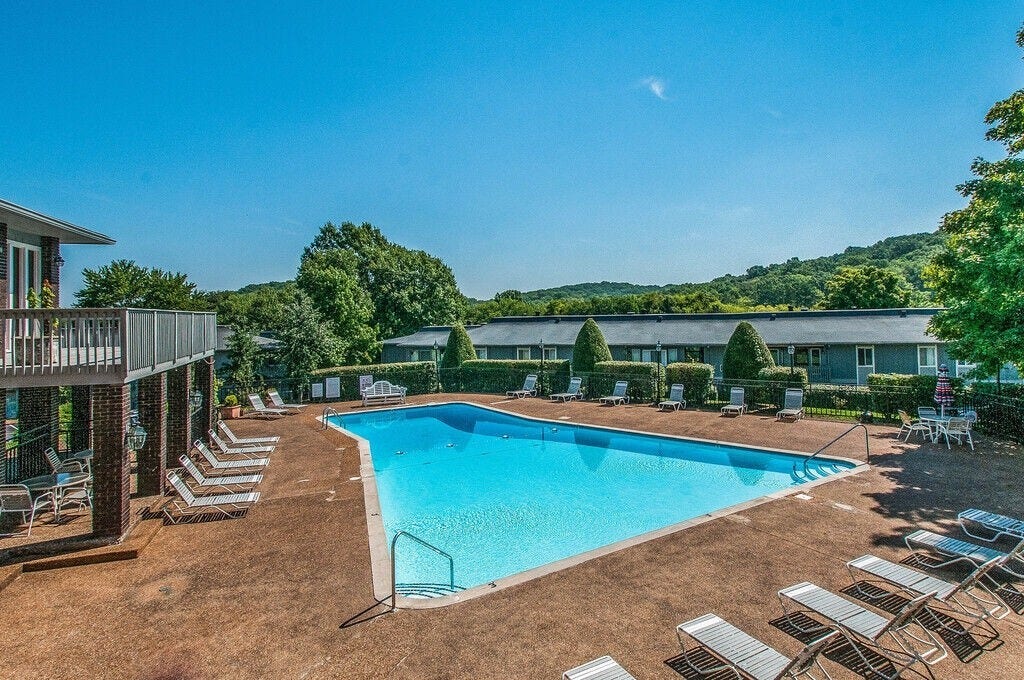 21 Vaughns Gap Rd, #4, Nashville, TN 37205 21 Vaughns Gap Rd, #4, Nashville, TN 37205