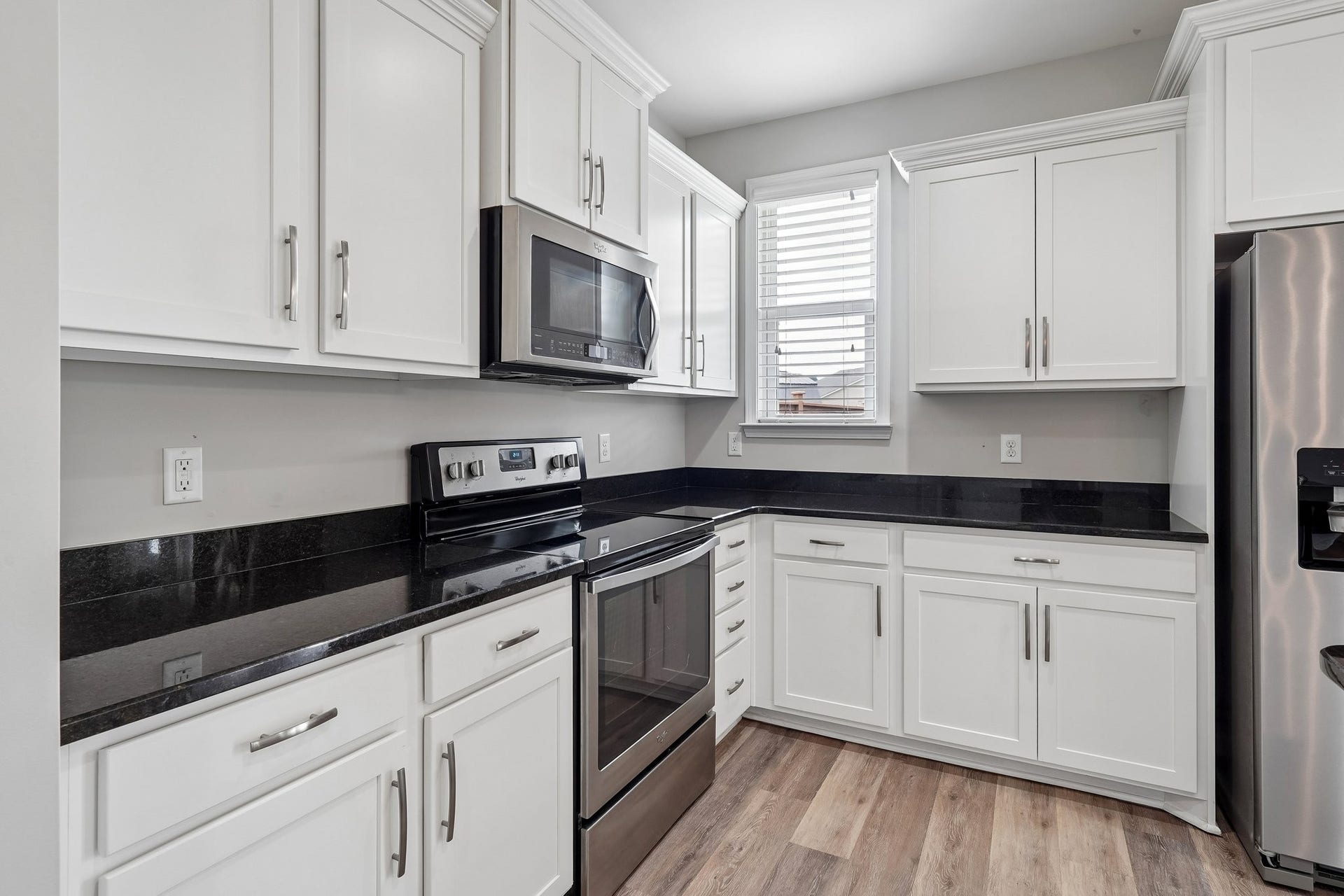 3438 Hyde Ct, Murfreesboro, TN 37128 Stainless Appliances