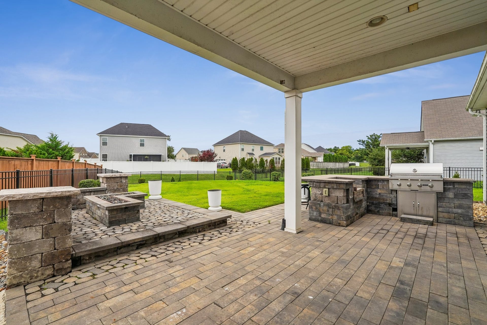 3438 Hyde Ct, Murfreesboro, TN 37128 Imagine relaxing in this back yard!!