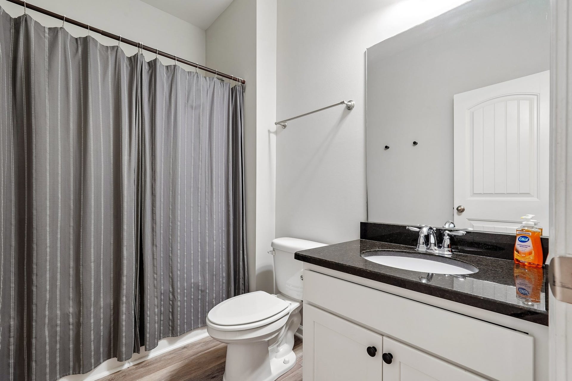 3438 Hyde Ct, Murfreesboro, TN 37128 Hall Bath