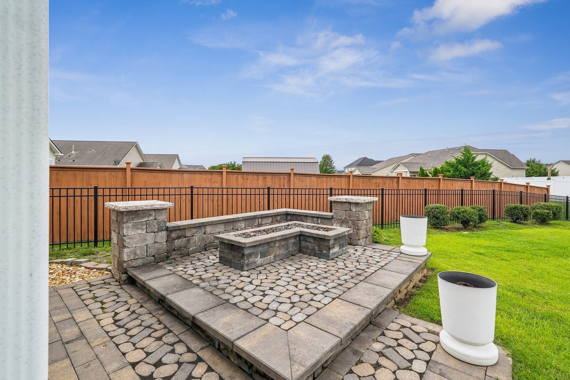 3438 Hyde Ct, Murfreesboro, TN 37128 Enjoy a cool evening entertaining around this fire pit