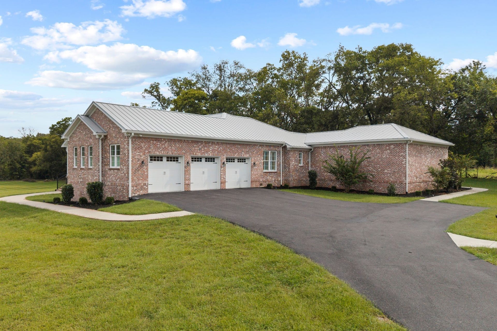 808 N Main St, Mount Pleasant, TN 38474 808 N Main St, Mount Pleasant, TN 38474