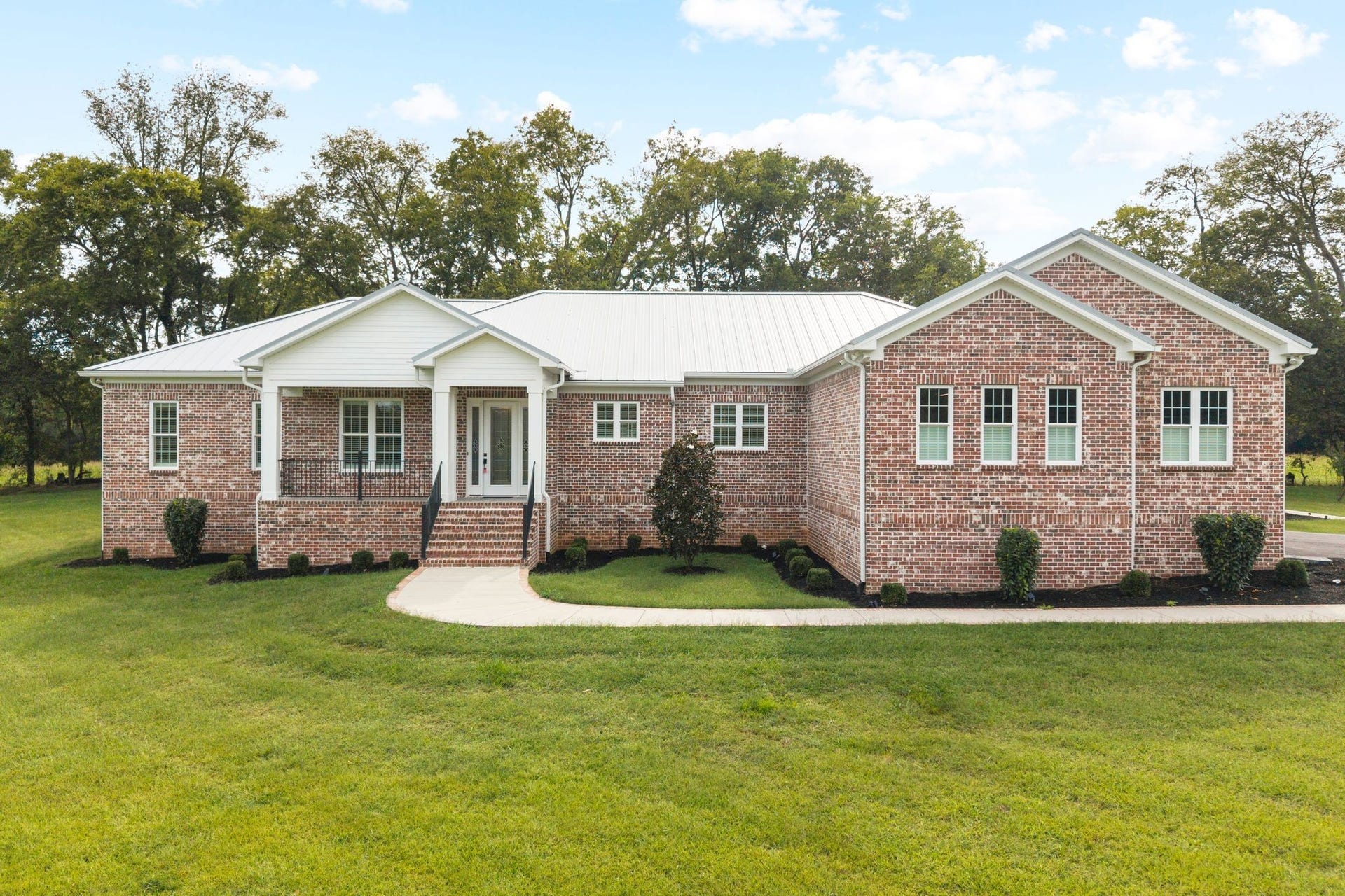 808 N Main St, Mount Pleasant, TN 38474 808 N Main St, Mount Pleasant, TN 38474