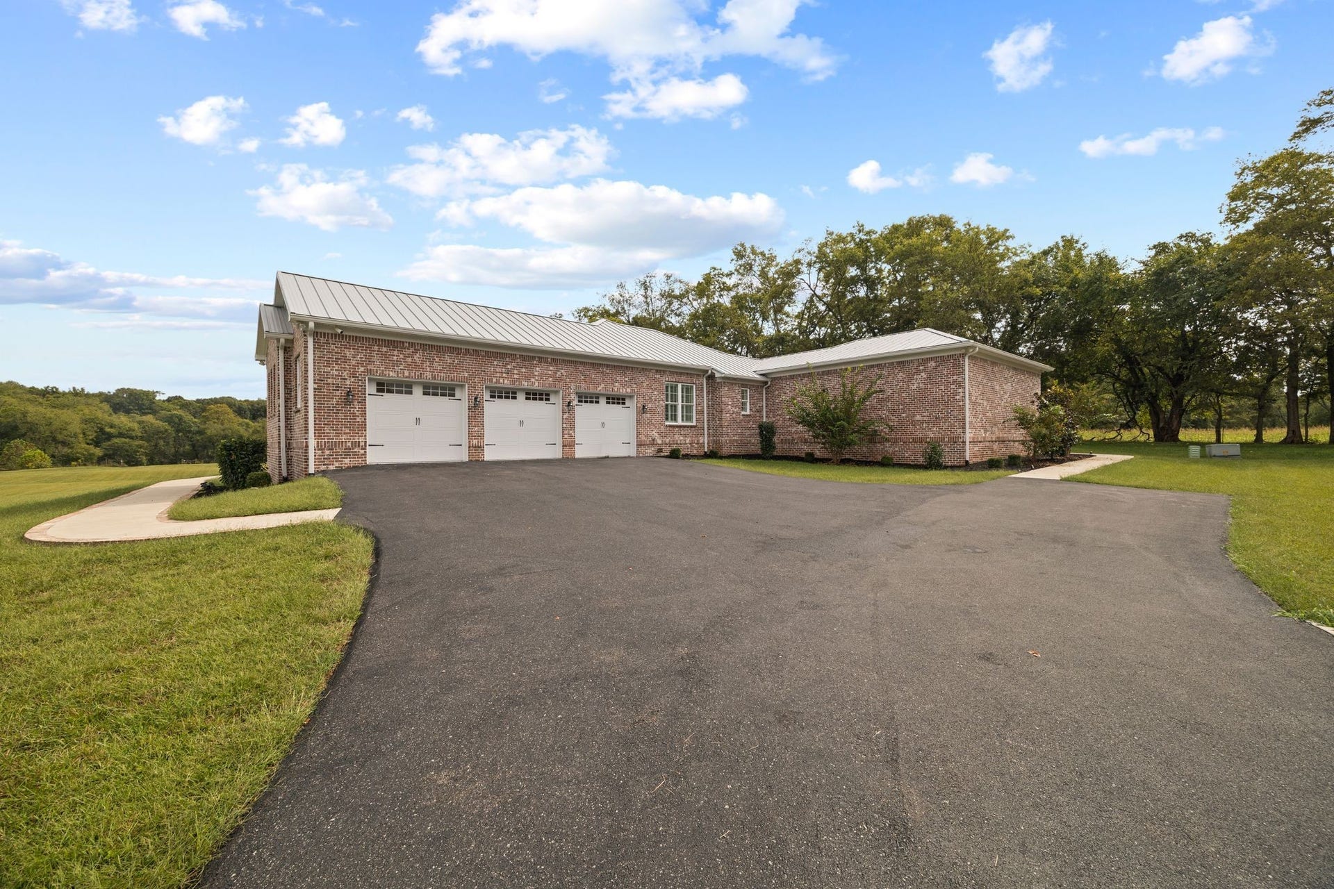 808 N Main St, Mount Pleasant, TN 38474 808 N Main St, Mount Pleasant, TN 38474