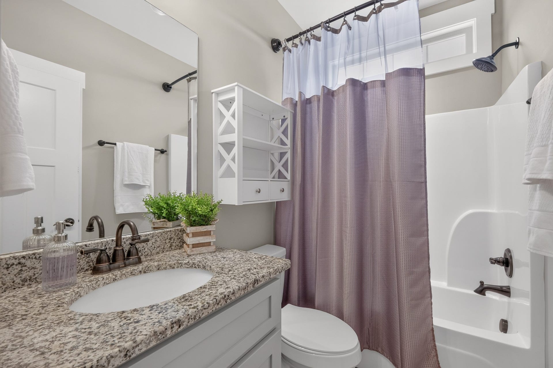 197 Bluegrass Rd, Manchester, TN 37355 Hall bath located on the main floor