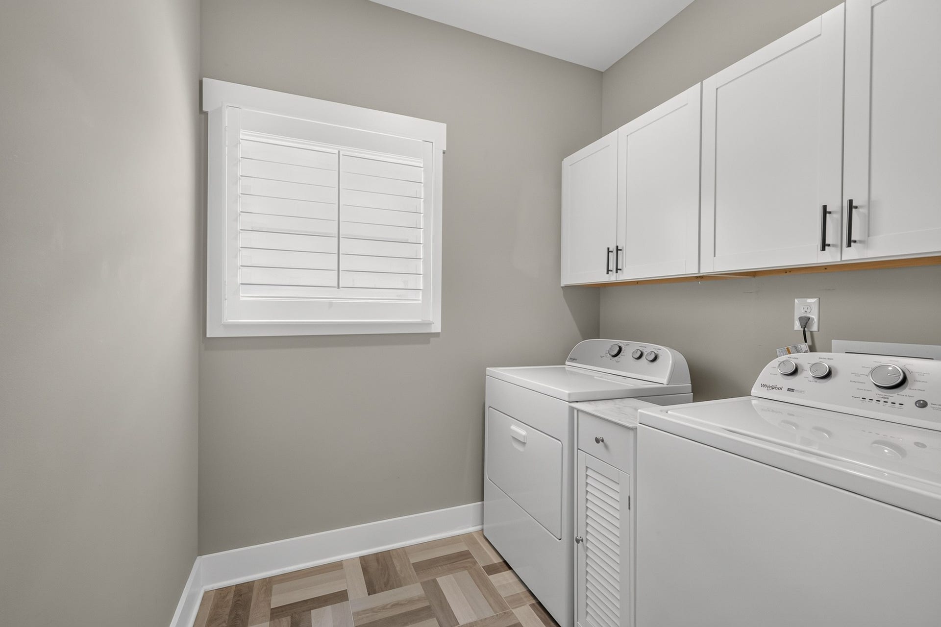 197 Bluegrass Rd, Manchester, TN 37355 Large laundry room with cabinetry and tile floors