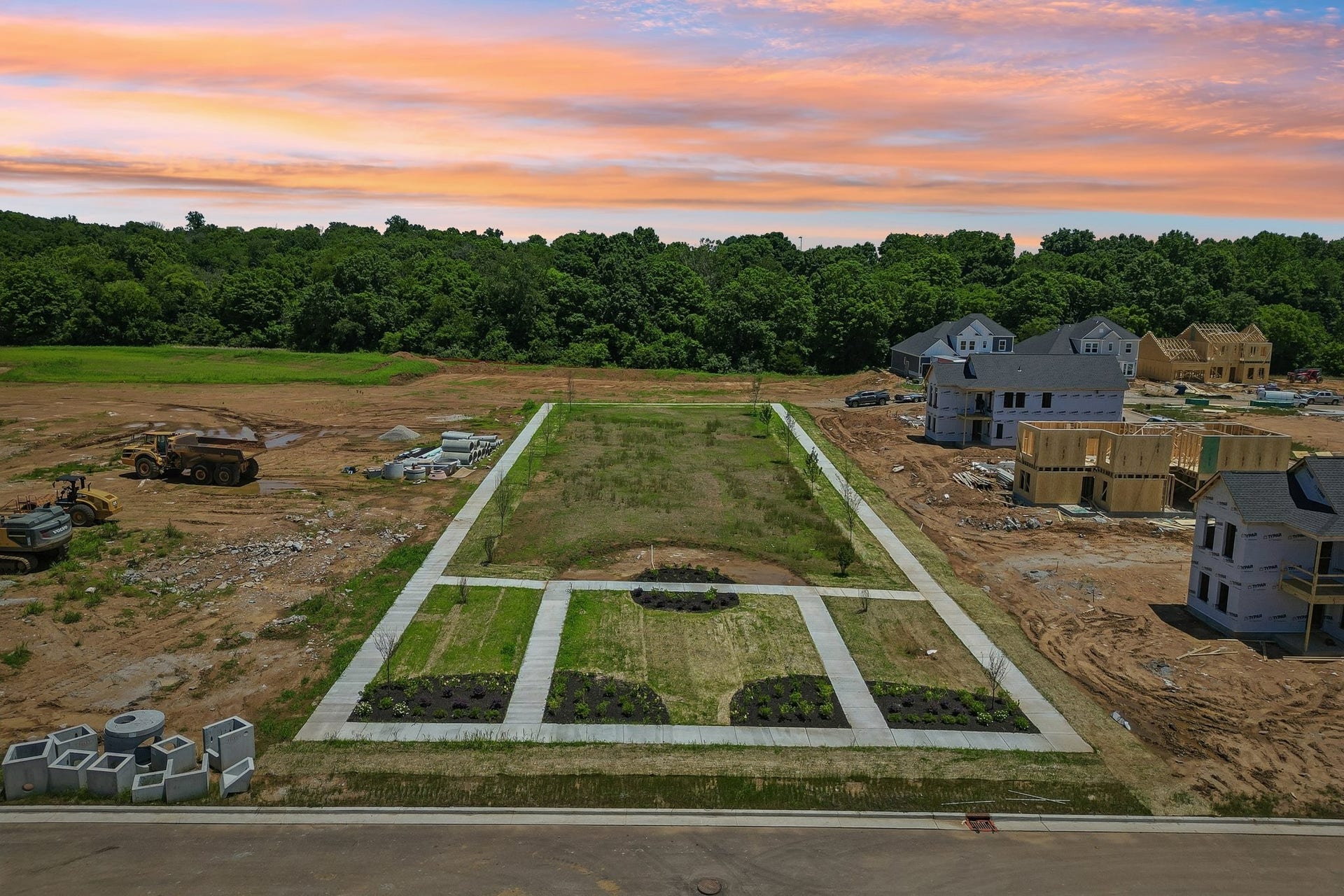 1009 Flat Swing, Columbia, TN 38401 Courtyard that 1009 Flat Swing looks out onto