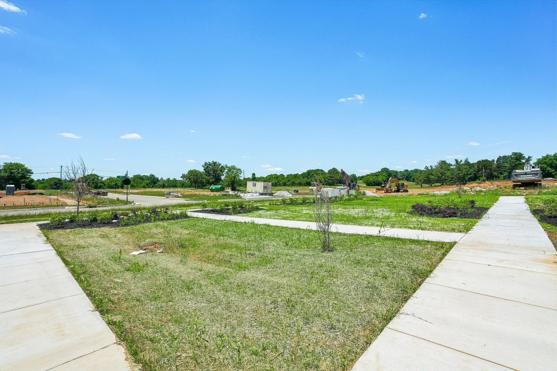 1009 Flat Swing, Columbia, TN 38401 Walkway and Courtyard