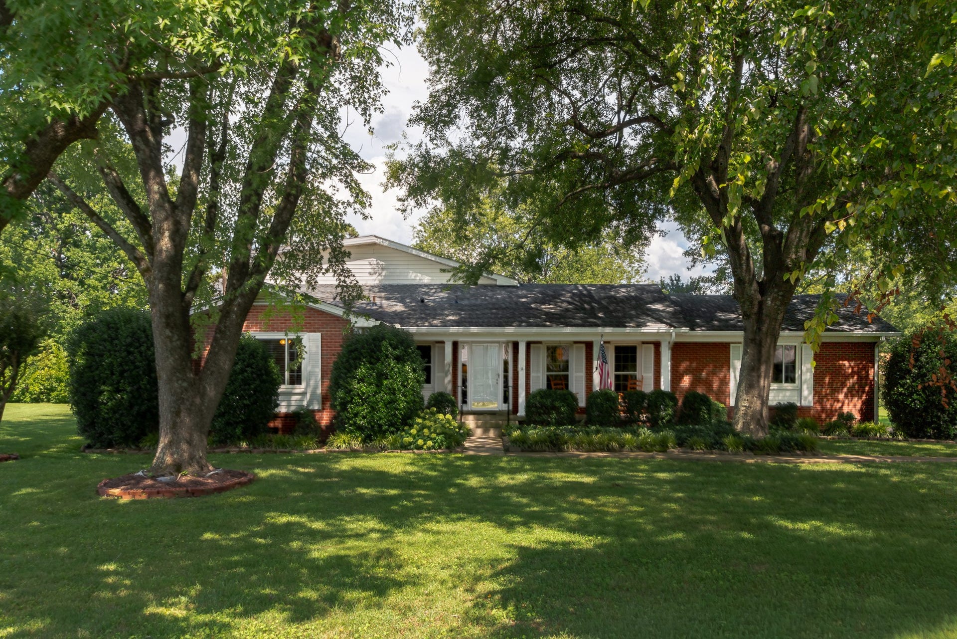 2010 Sanders Ct, Murfreesboro, TN 37129 2010 Sanders Ct, Murfreesboro, TN 37129