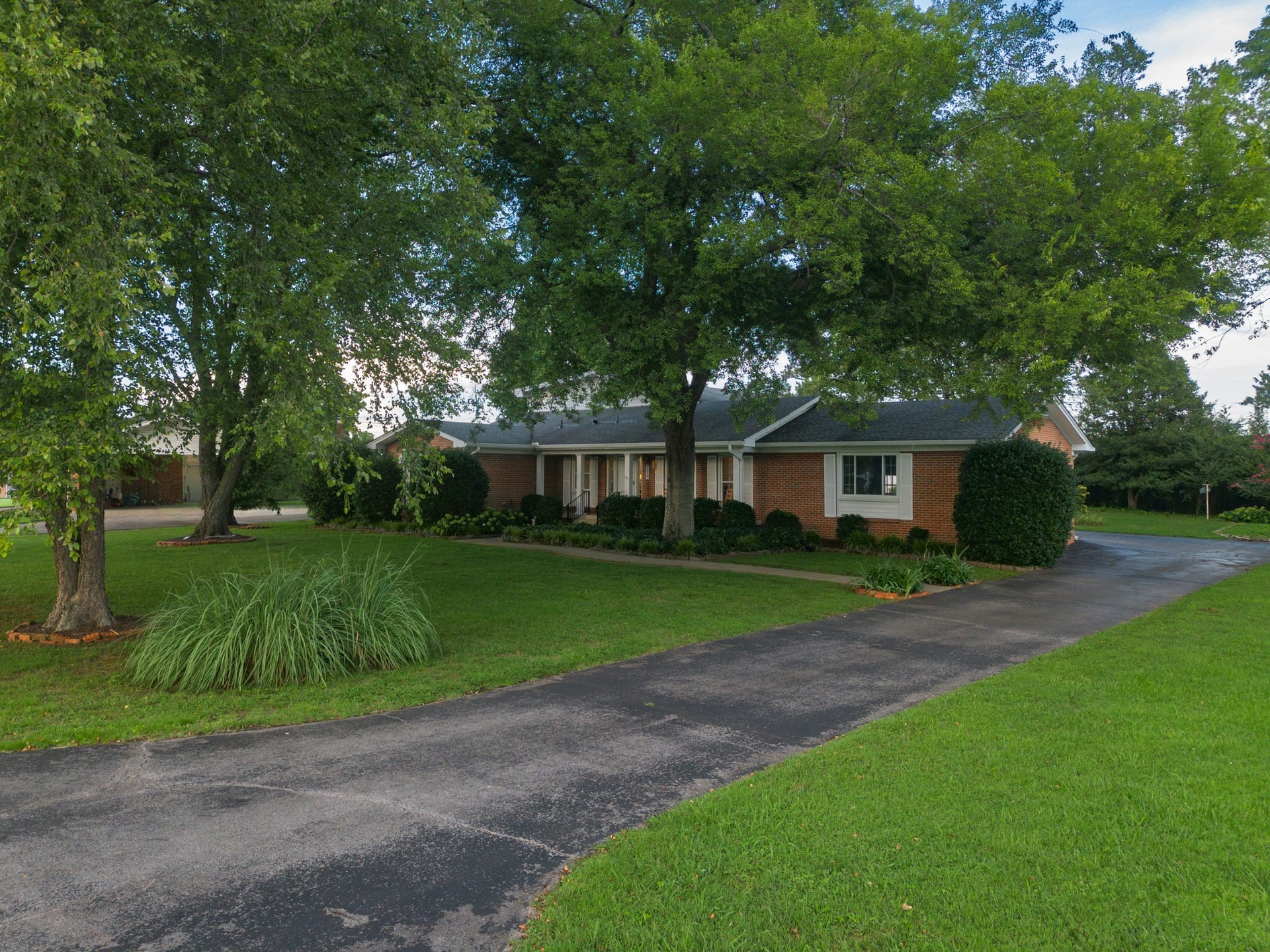 2010 Sanders Ct, Murfreesboro, TN 37129 2010 Sanders Ct, Murfreesboro, TN 37129