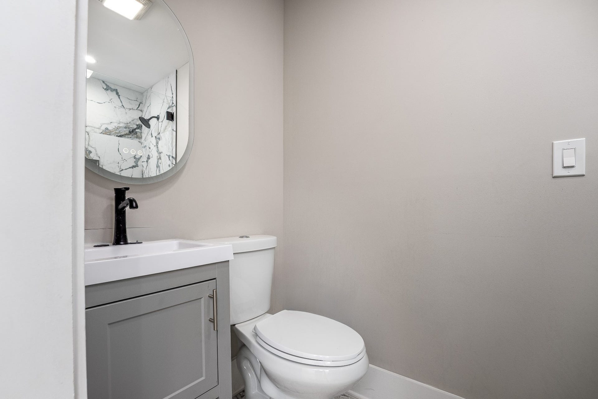 428 E Trinity Ln, #B, Nashville, TN 37207 Bedroom #1 Bathroom Vanity