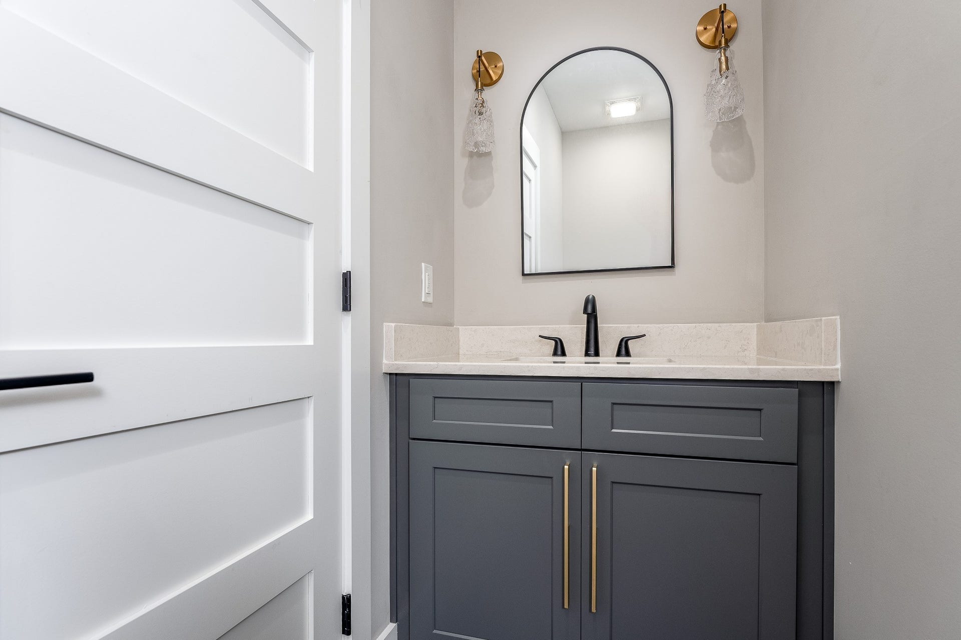 428 E Trinity Ln, #B, Nashville, TN 37207 Powder Room with Quartz Counter Top and upgraded lighting and accent features.