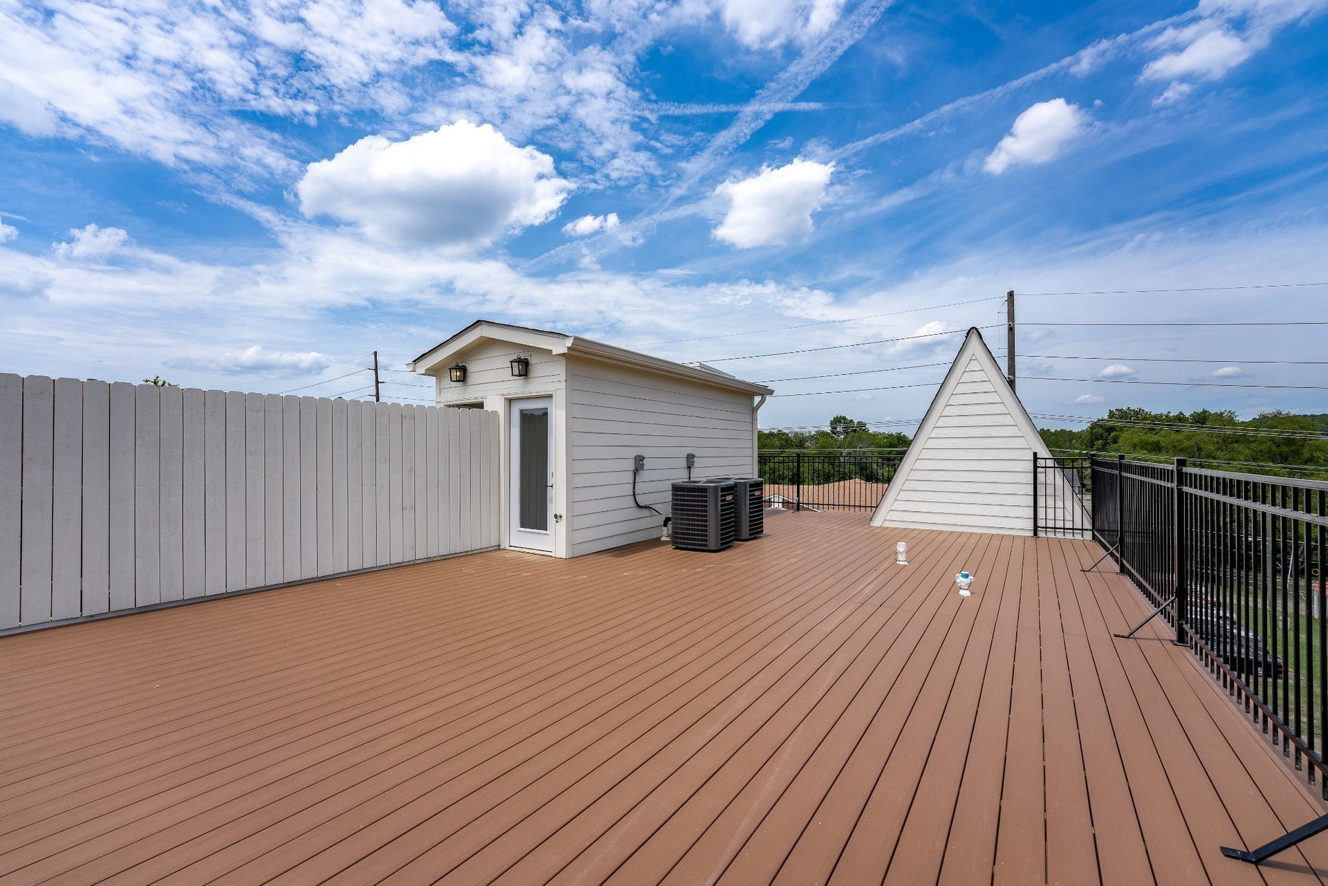 428 E Trinity Ln, #B, Nashville, TN 37207 Roof top access with expansive views. HVAC access, Grill connections/outlets etc.
