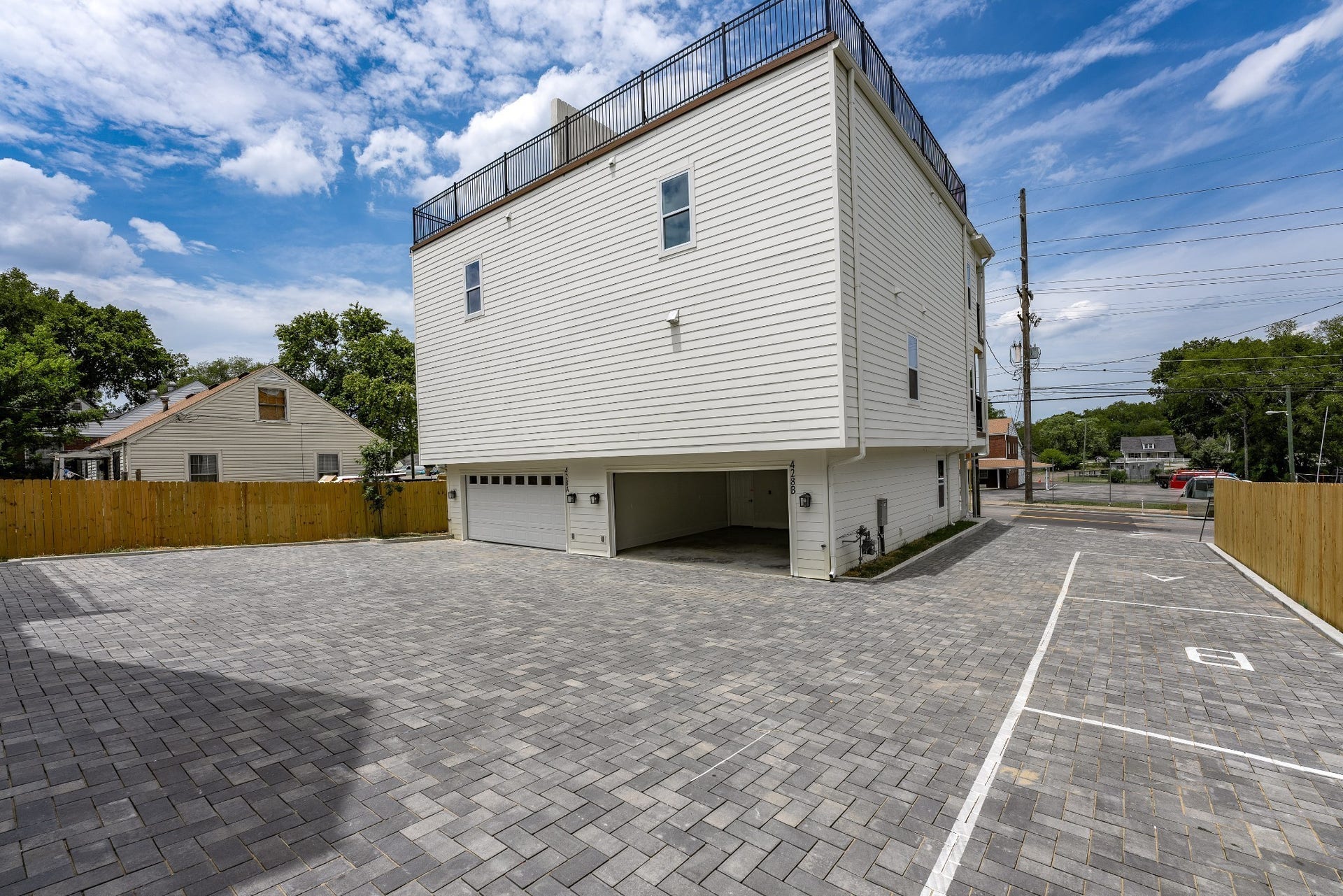 428 E Trinity Ln, #B, Nashville, TN 37207 Unit B Garage access view.