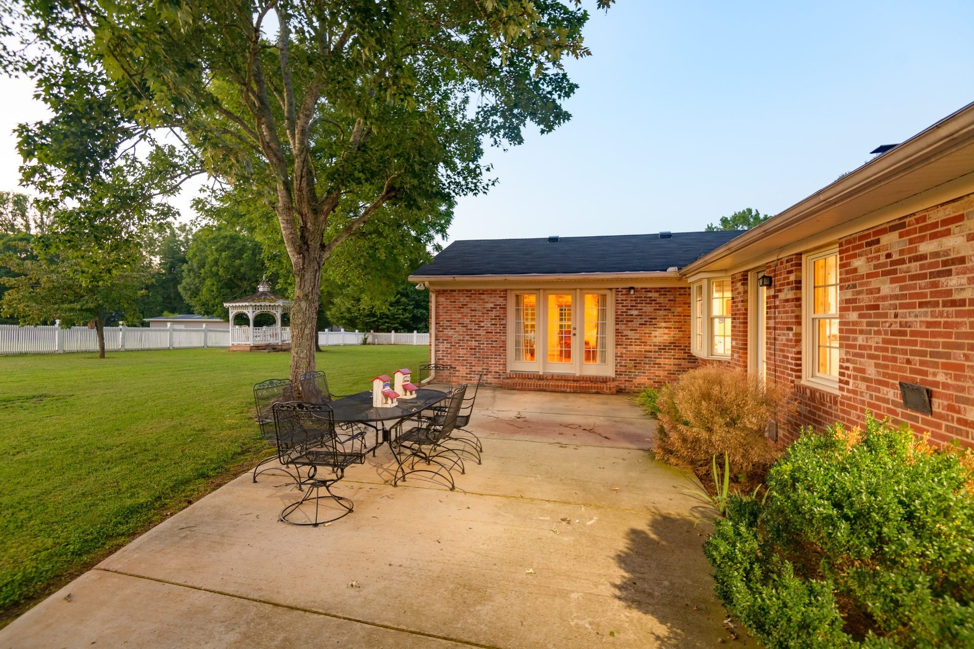 204 Greenbriar Ave, Shelbyville, TN 37160 204 Greenbriar Ave, Shelbyville, TN 37160