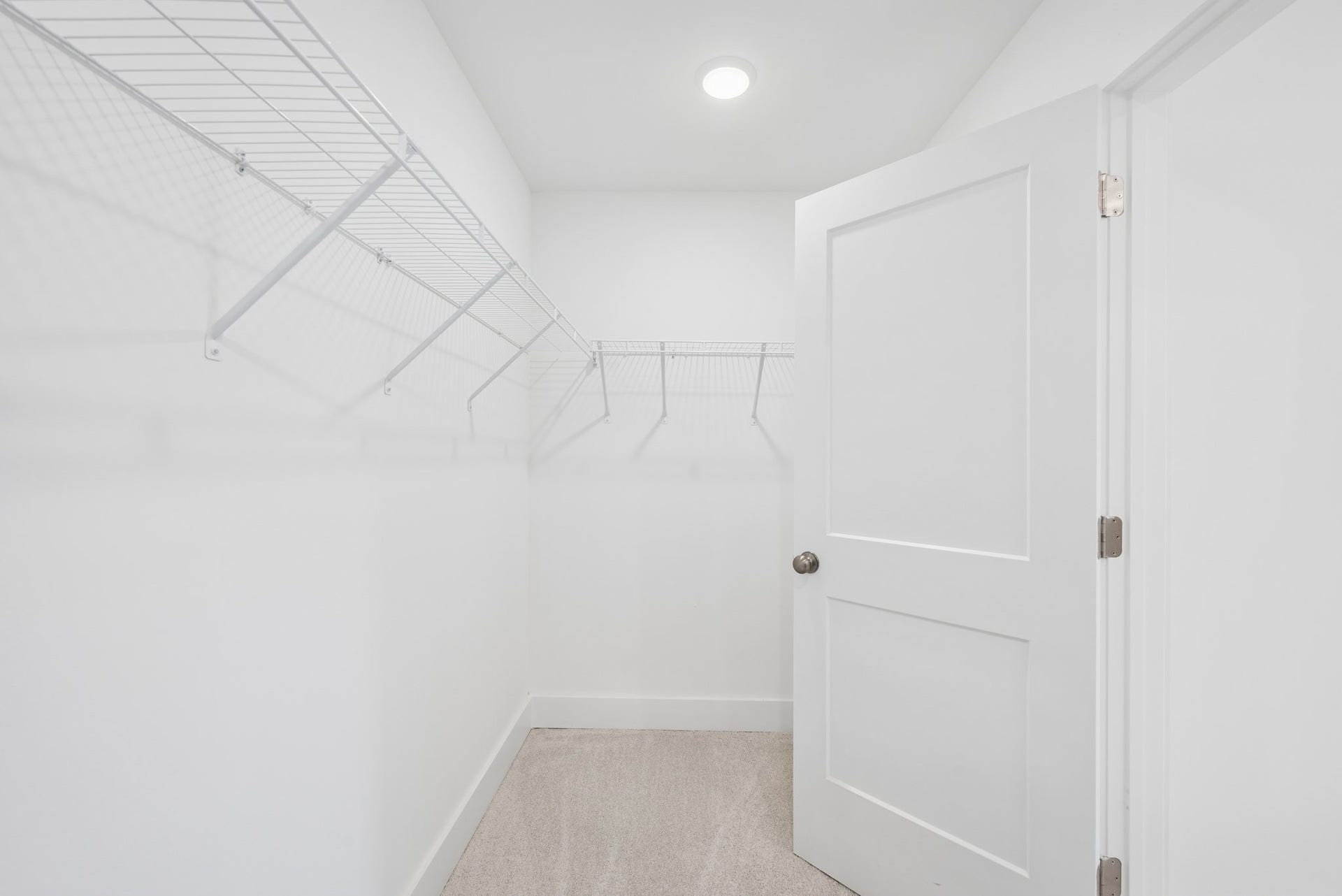 2601 Peaceful Valley Dr, Columbia, TN 38401 Owner's Closet