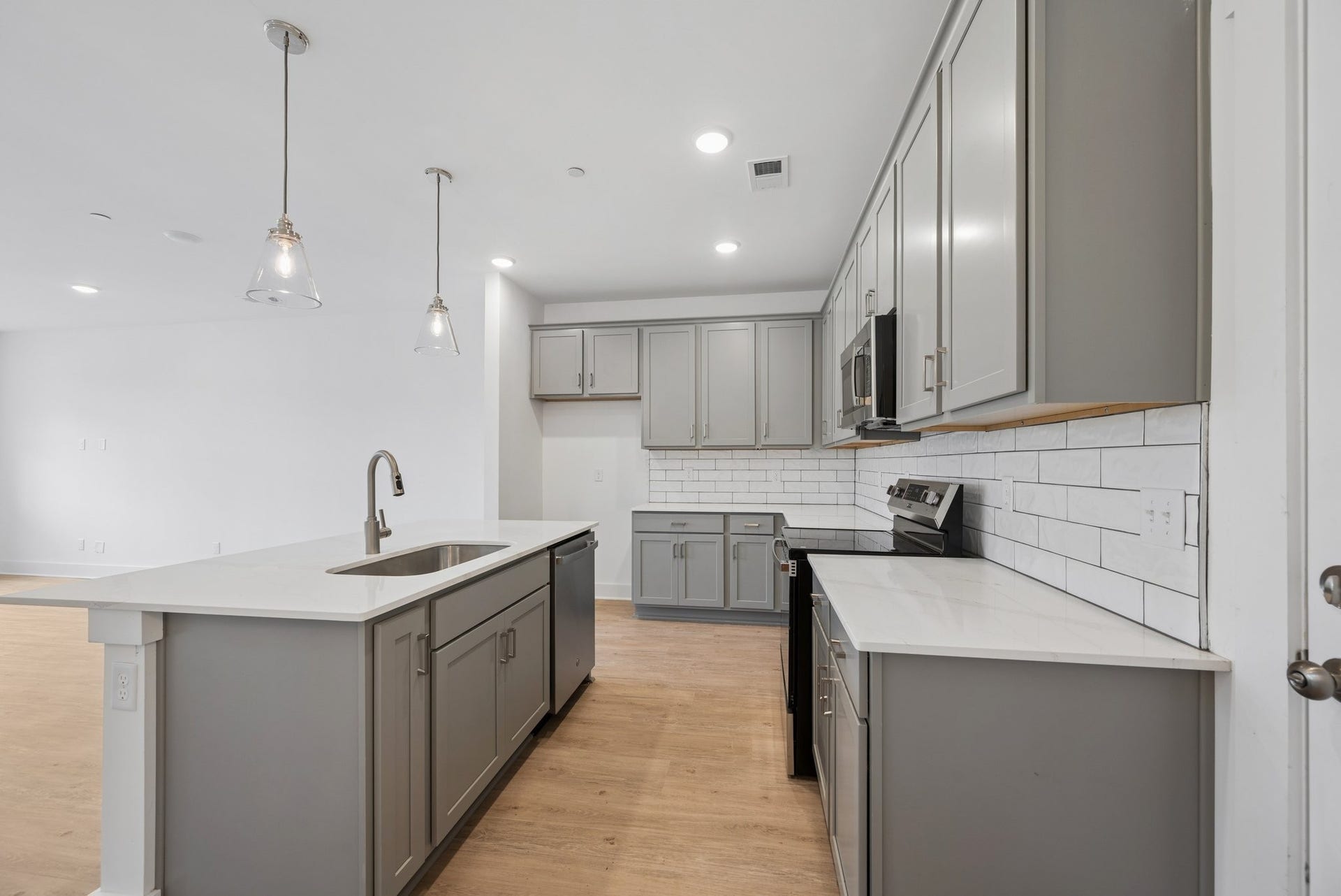 2601 Peaceful Valley Dr, Columbia, TN 38401 Kitchen