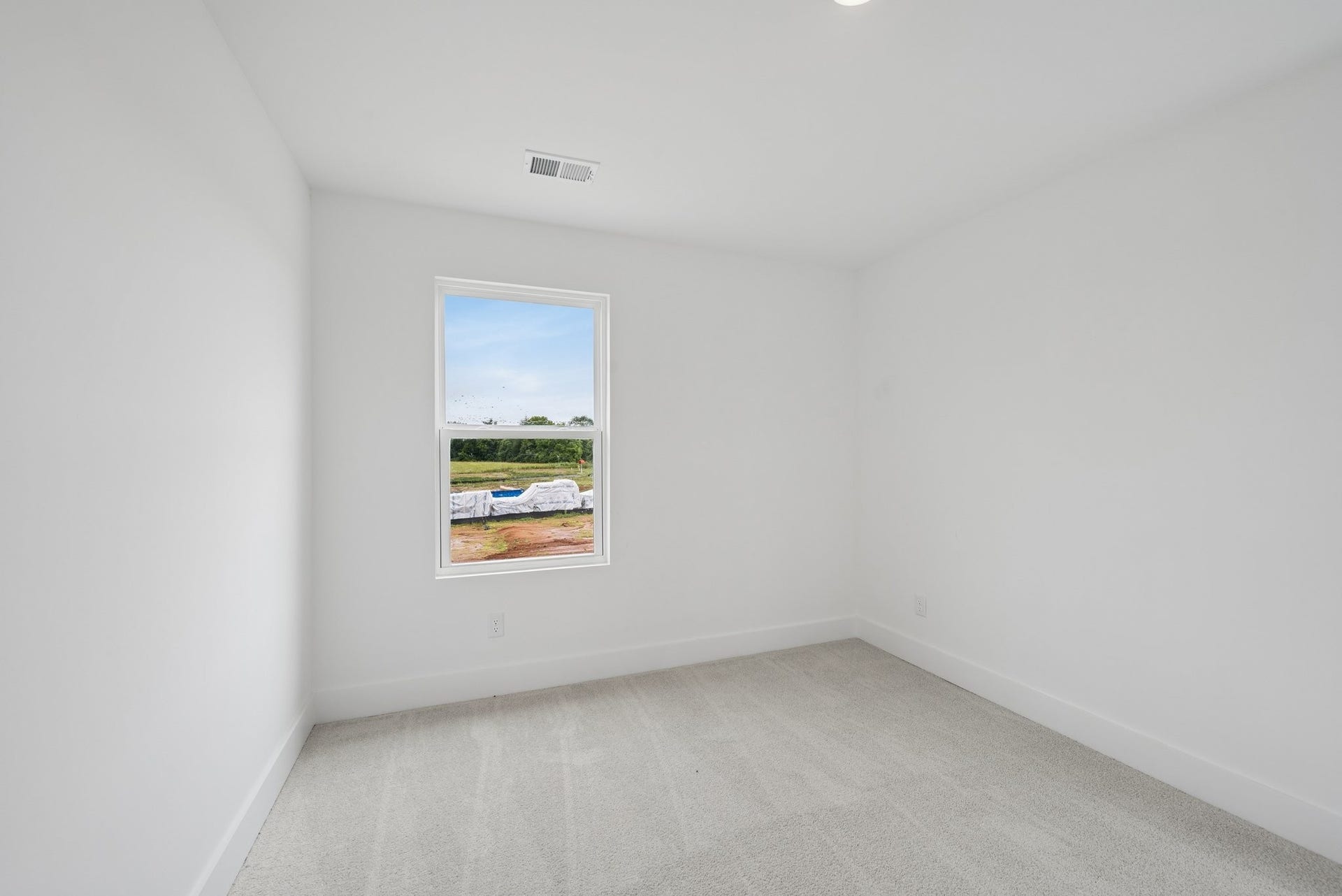 2601 Peaceful Valley Dr, Columbia, TN 38401 Bedroom