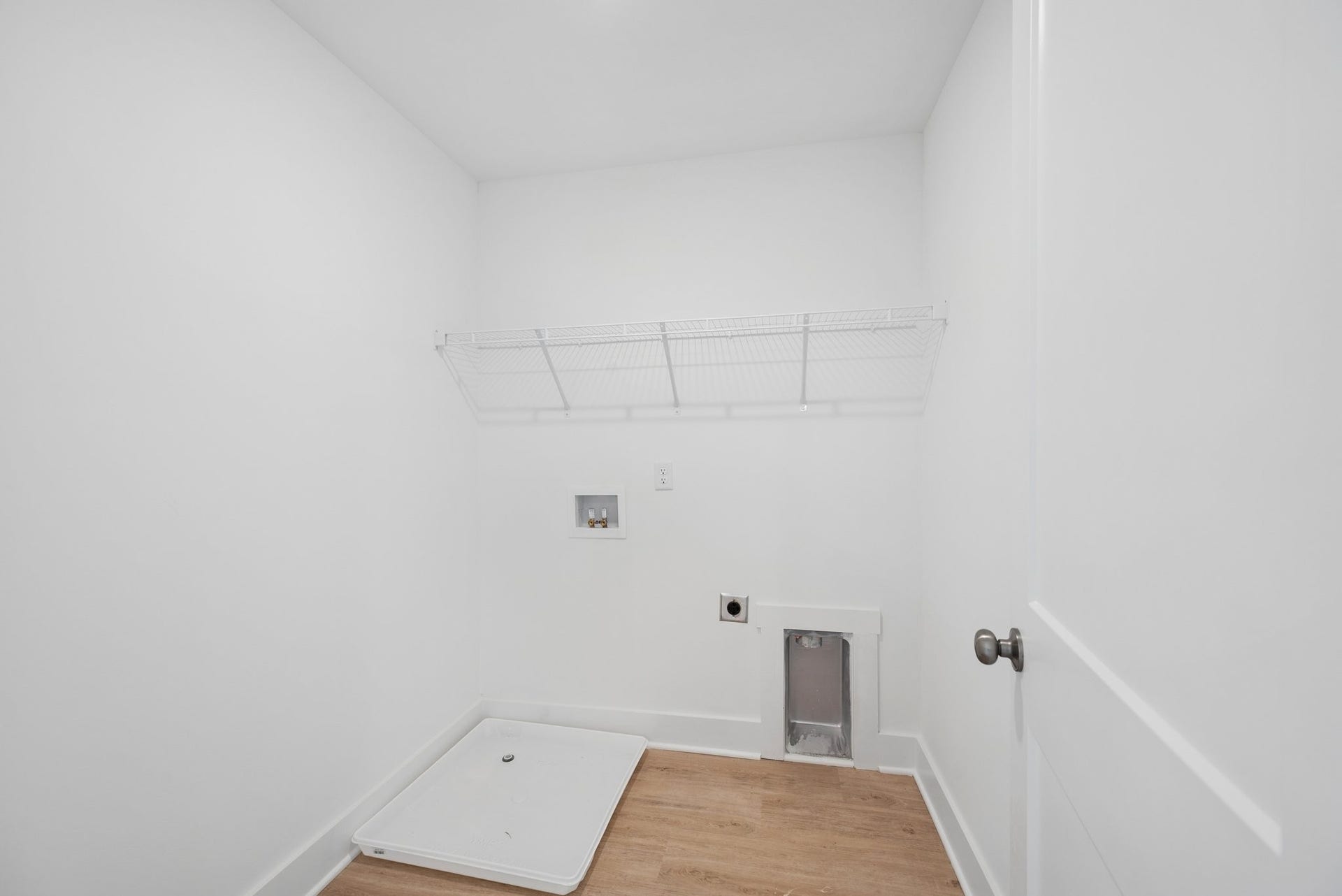 2601 Peaceful Valley Dr, Columbia, TN 38401 Laundry Room