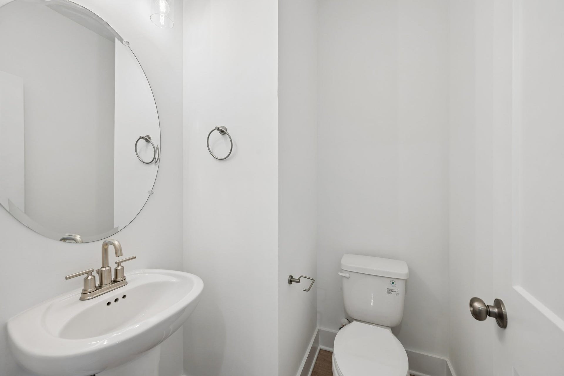 2601 Peaceful Valley Dr, Columbia, TN 38401 Powder Bath
