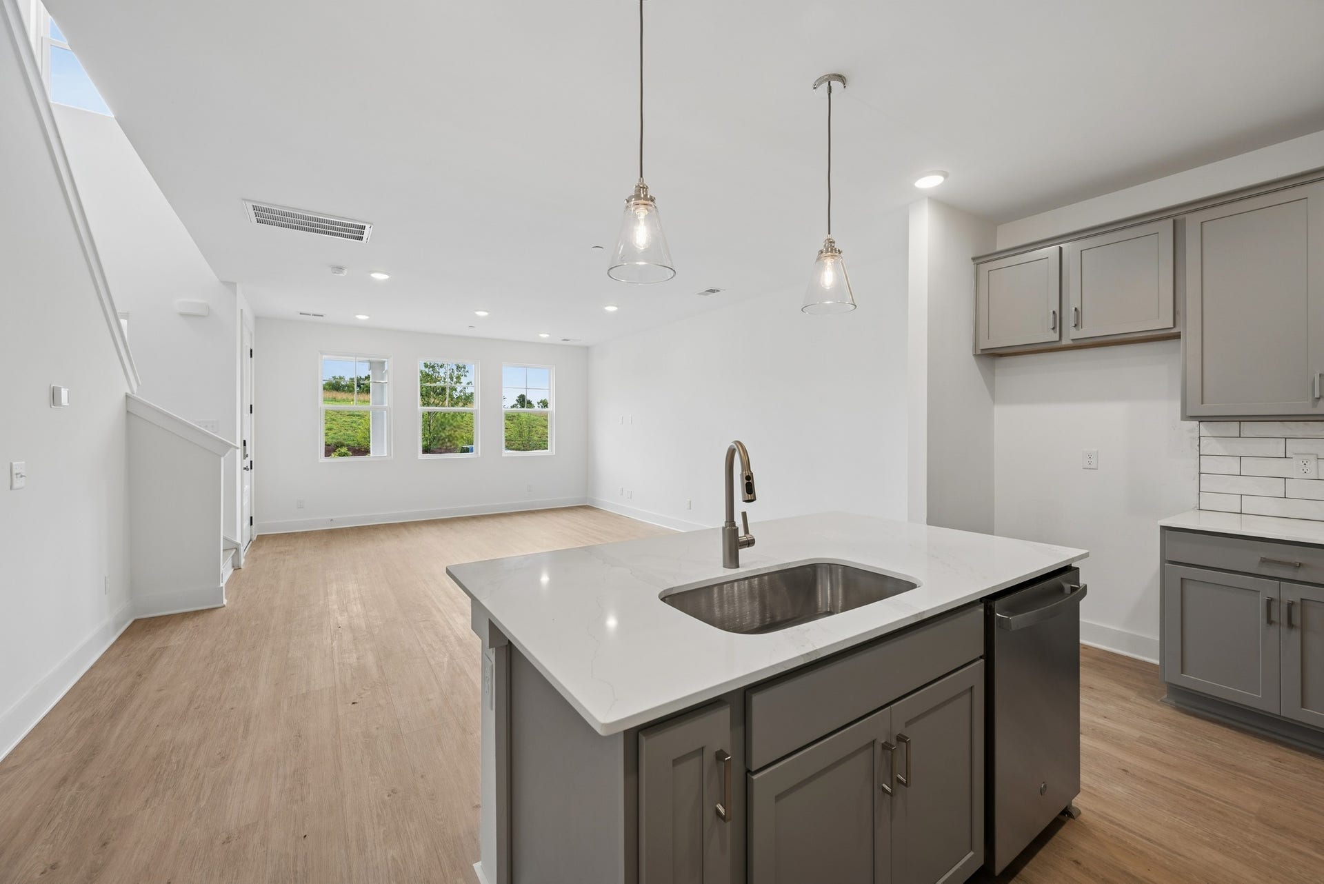 2601 Peaceful Valley Dr, Columbia, TN 38401 Kitchen