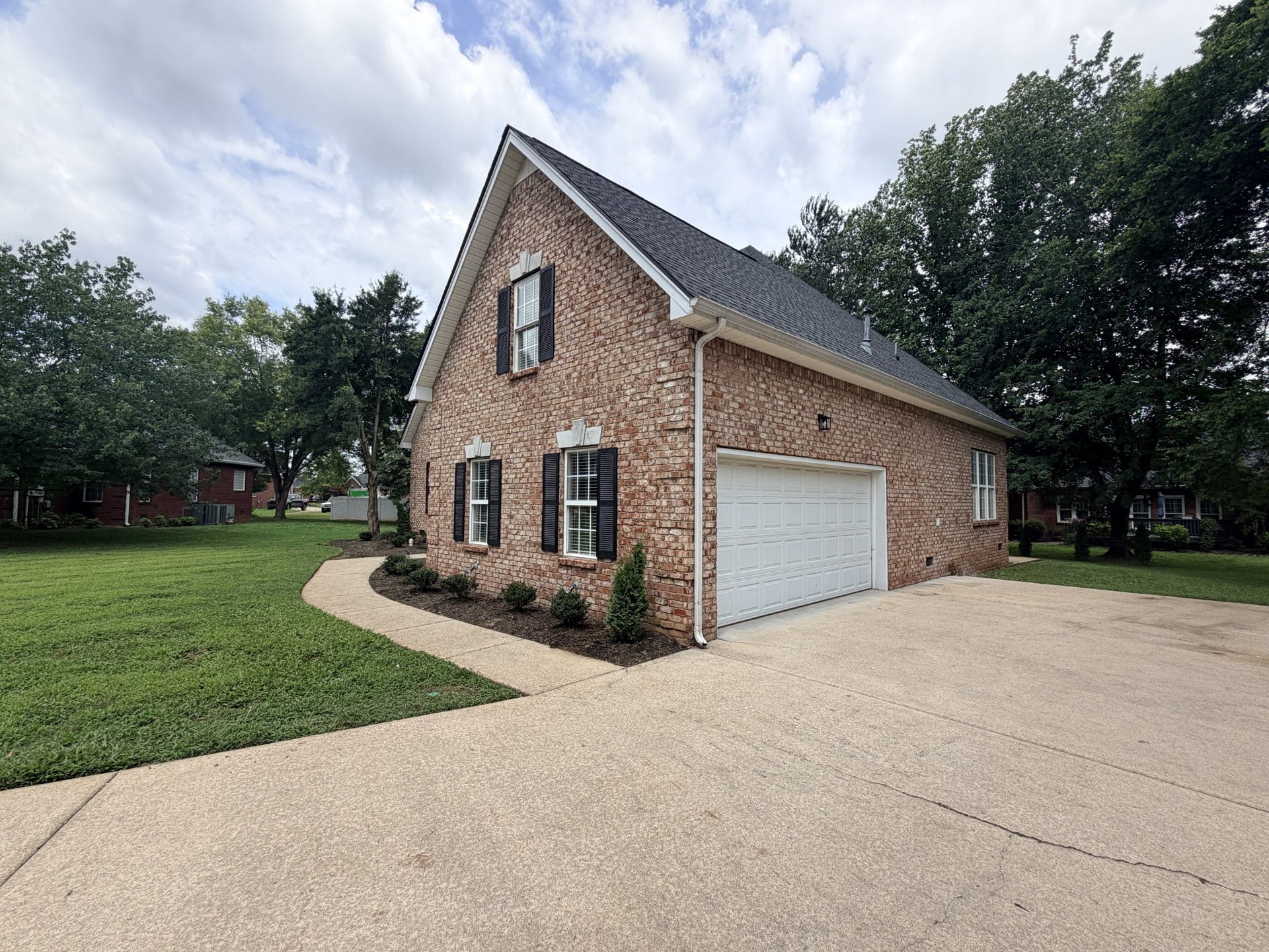 1005 Ithaca St, Murfreesboro, TN 37130 1005 Ithaca St, Murfreesboro, TN 37130