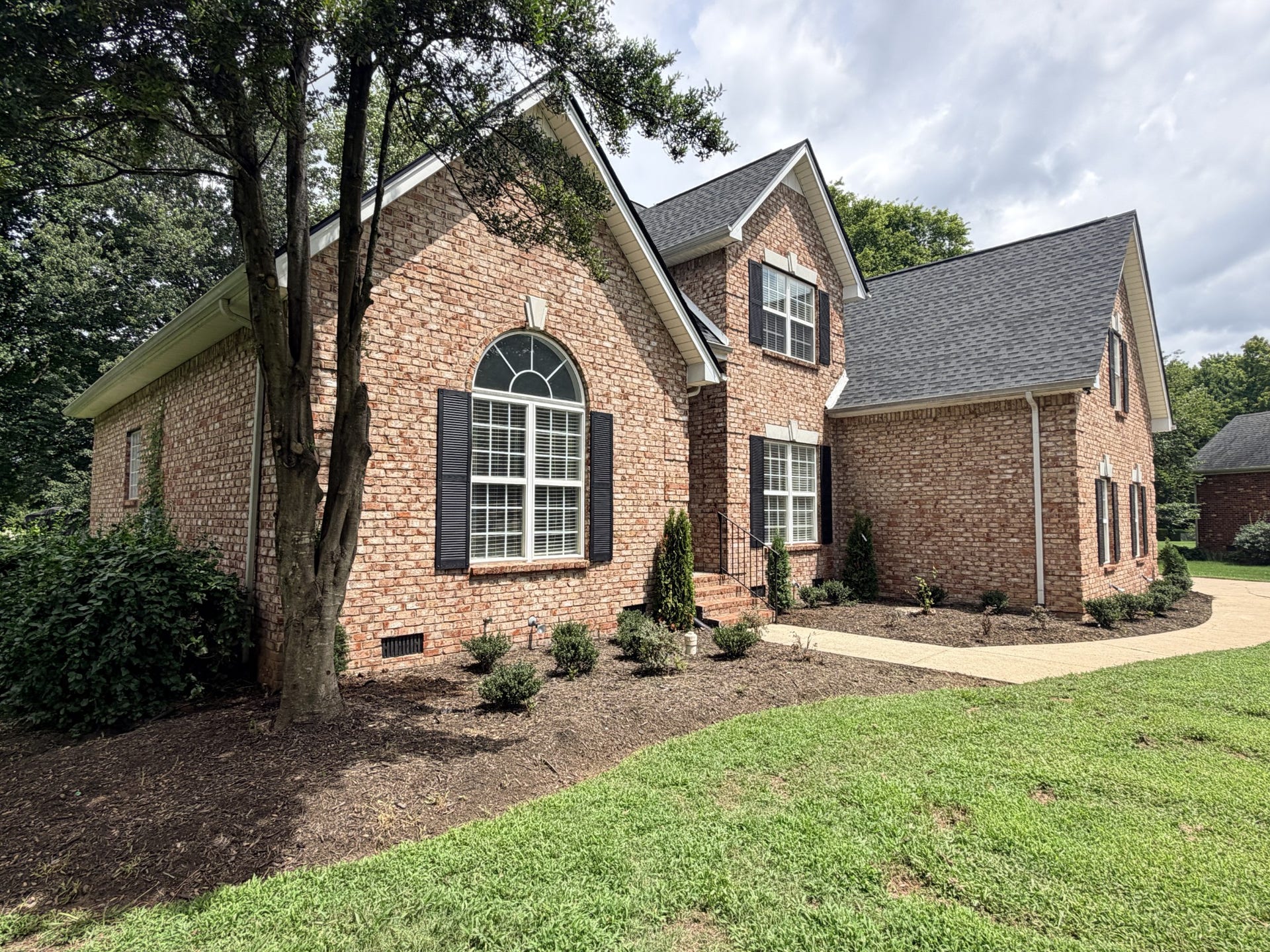 1005 Ithaca St, Murfreesboro, TN 37130 1005 Ithaca St, Murfreesboro, TN 37130