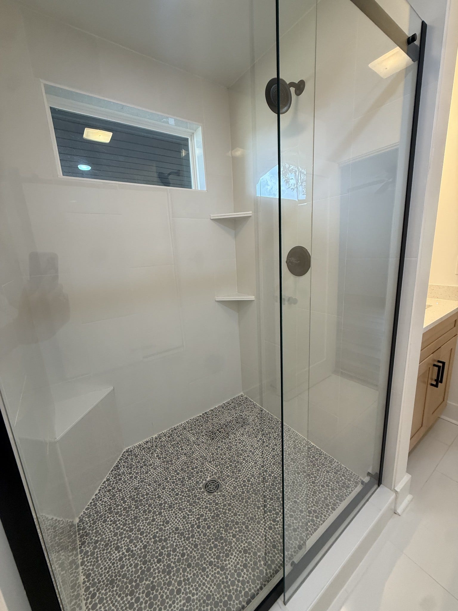 1541 Summitville Rd, Manchester, TN 37355 Beautiful tile shower with a window